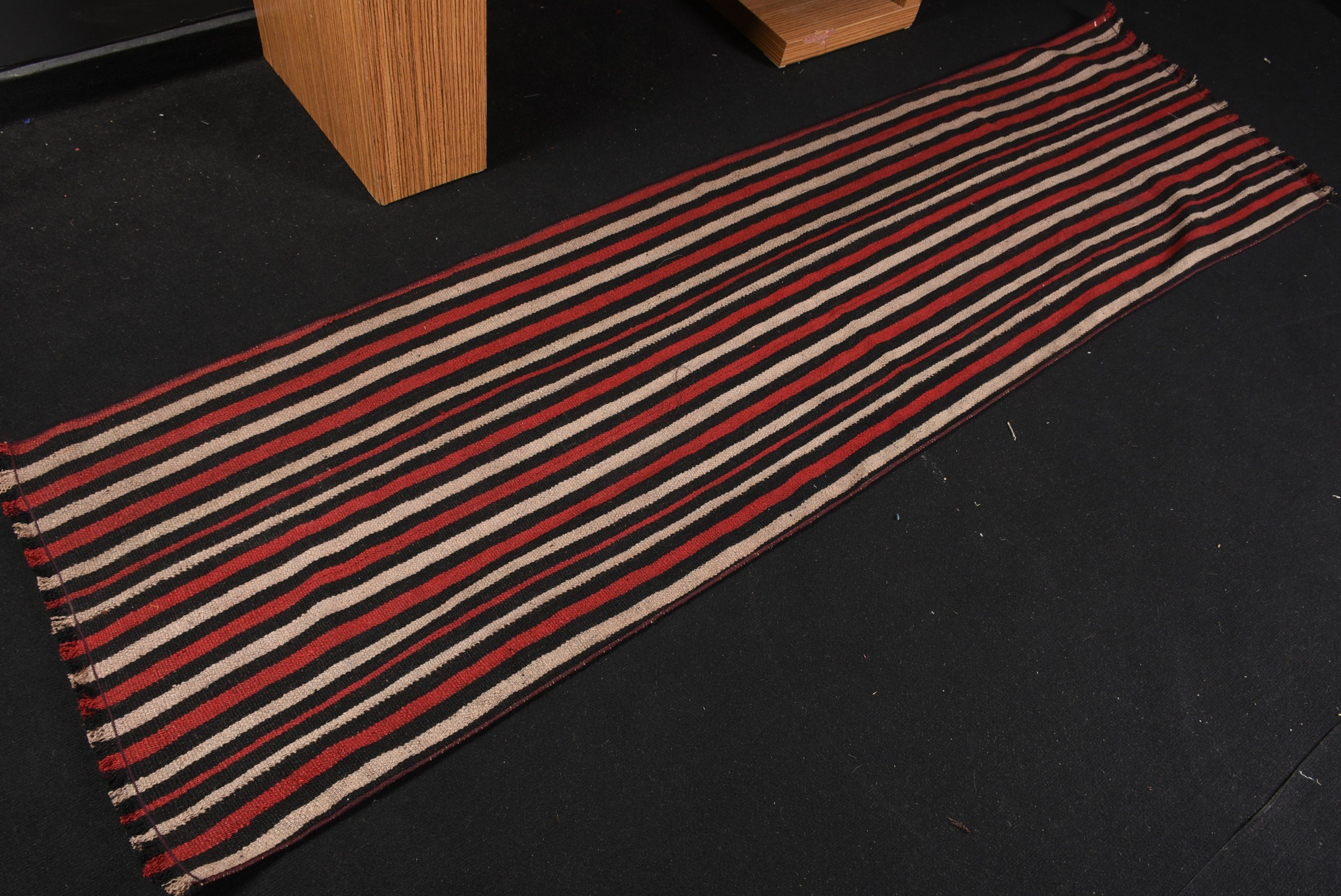 Vintage Halı, Fas Halıları, Kırmızı Mutfak Halısı, 2.1x7.7 ft Runner Halısı, Türk Halıları, Runner Halıları, Estetik Halı, Eski Halı, Havalı Halılar, Kilim