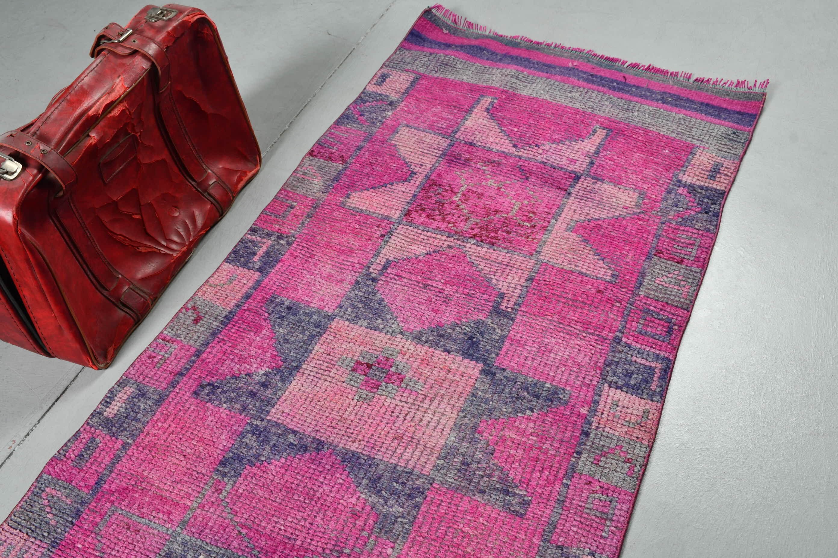 Pembe Yün Halı, Türk Halısı, 2.9x10.2 ft Yolluk Halısı, Koridor Halısı, Fas Halısı, Mutfak Halıları, El Dokuma Halısı, Vintage Halı