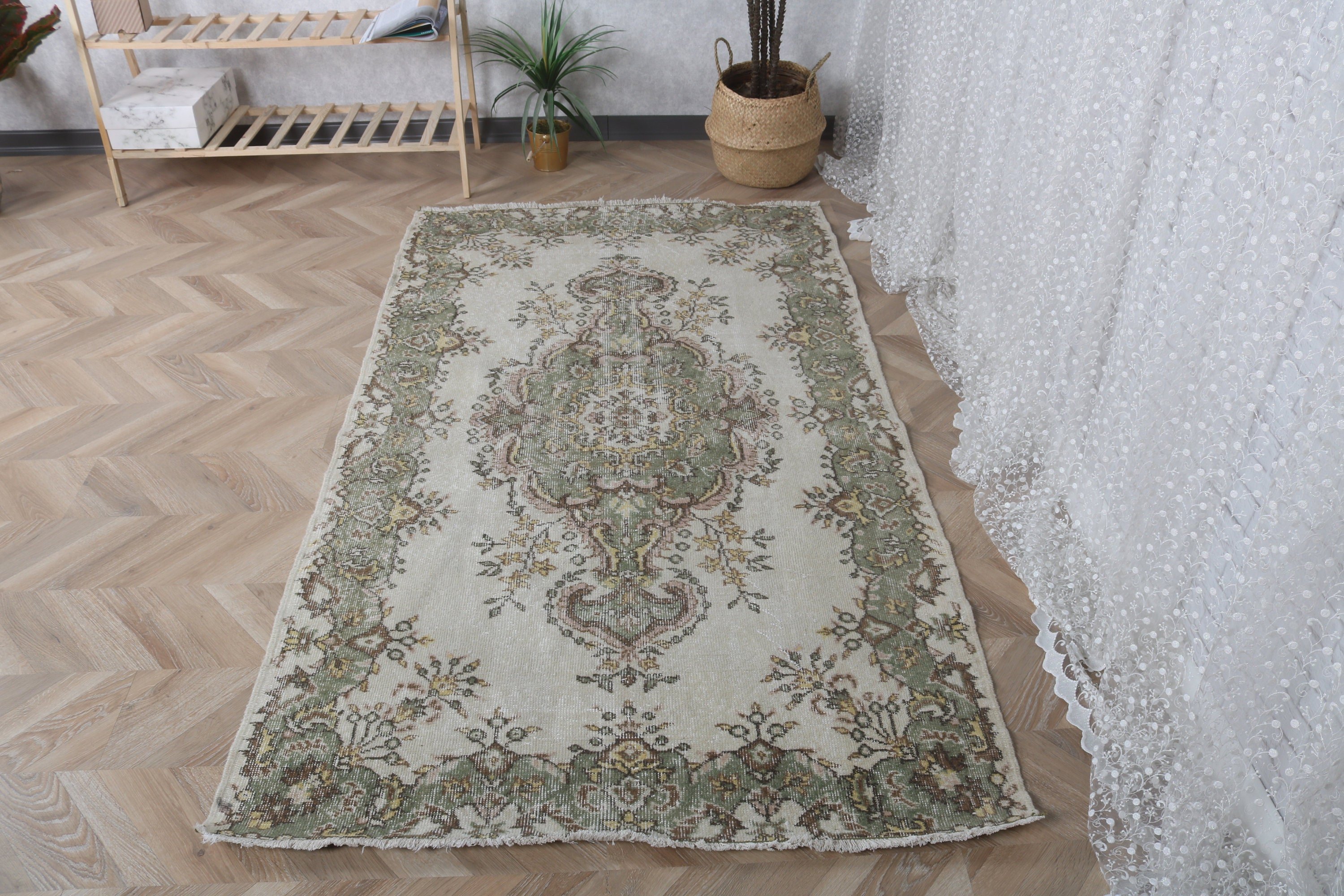 El Dokuma Halı, Vintage Halılar, Vintage Alan Halıları, Bej Anadolu Halıları, Çocuk Halısı, 3.8x6.7 ft Alan Halısı, Fas Halıları, Türk Halıları