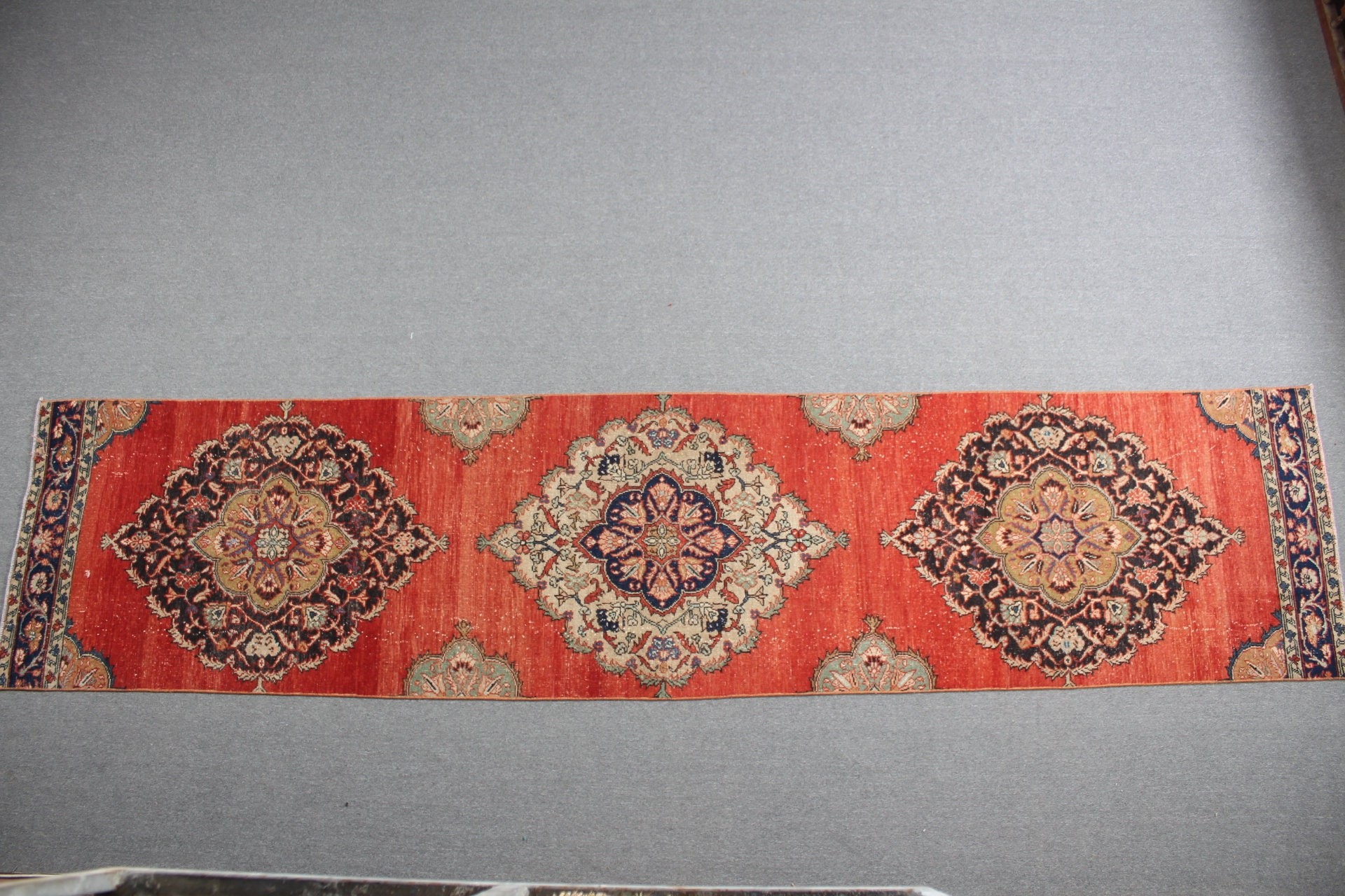 Koridor Halısı, Koşucu Halıları, Vintage Halı, Oushak Halısı, Kırmızı 3x13,3 ft Runner Halısı, Mutfak Halıları, Havalı Halılar, Türk Halısı