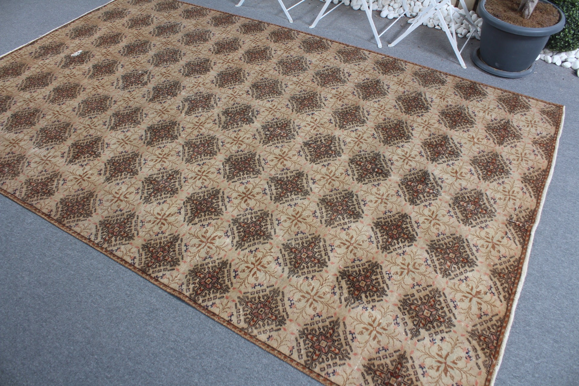 Brown Anatolian Rug, Turkish Rug, Vintage Rug, 5.6x9.1 ft Large Rug, Dining Room Rug, Rugs for Living Room, Floor Rug, Cool Rug, Salon Rug