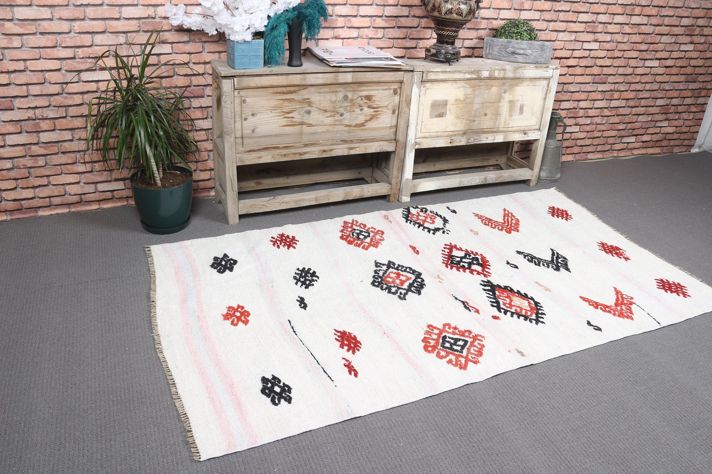 Cool Rug, Floor Rug, Vintage Rugs, Turkish Rug, White Bedroom Rugs, Rugs for Kitchen, Kitchen Rug, 3.5x6.5 ft Accent Rug, Eclectic Rug