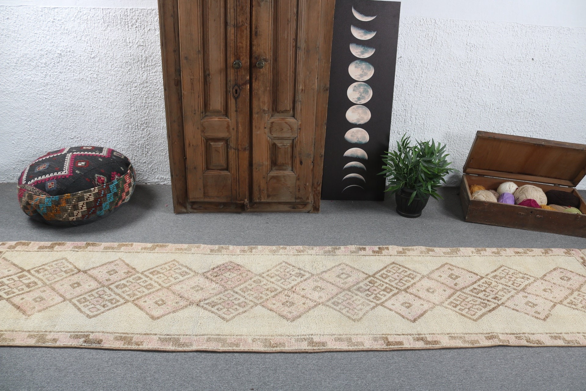 Beni Ourain Koşucu Halısı, Koridor Halıları, 2.4x10.9 ft Koşucu Halıları, El Dokuma Halısı, Türk Halıları, Bej Antika Halılar, Vintage Halılar, Açıklama Halısı