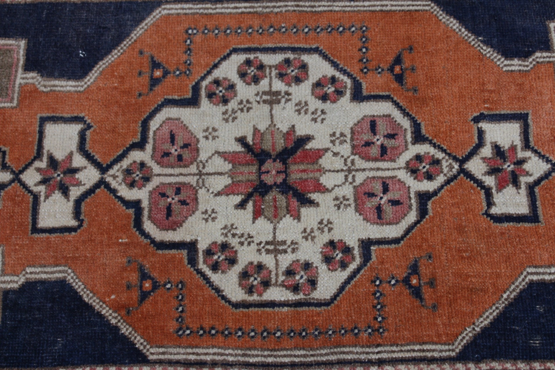 Turuncu Antika Halılar, 1.6x3.7 ft Küçük Halı, Oushak Halı, Türk Halıları, Çocuk Halıları, Anadolu Halıları, Vintage Halı, Boho Halı, Duvara Asılı Halı