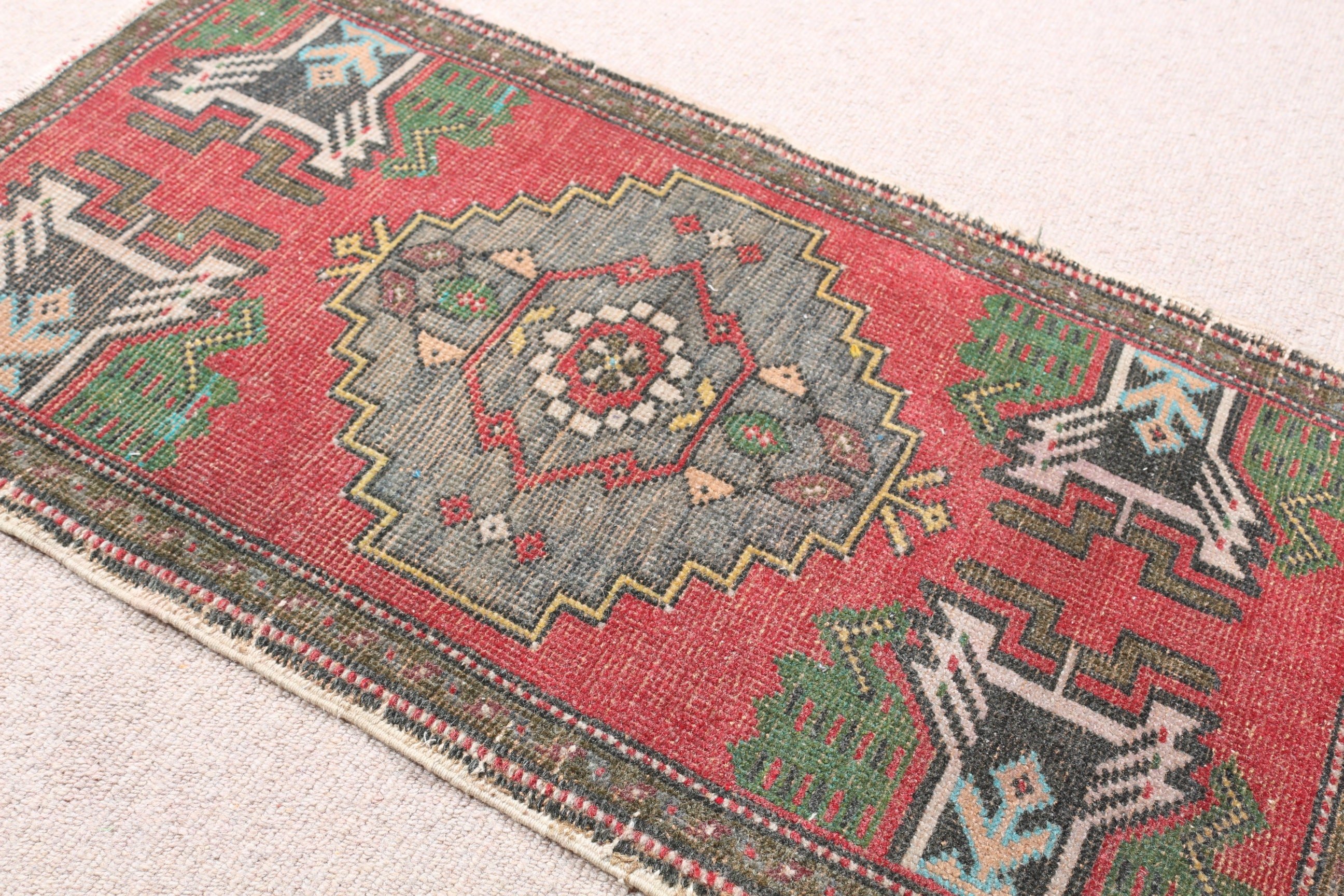 Araba Paspası Halıları, Vintage Halı, Fas Halısı, 1.8x3.1 ft Küçük Halı, Yün Halıları, Türk Halısı, Kapı Paspas Halıları, Giriş Halısı, Kırmızı Anadolu Halısı