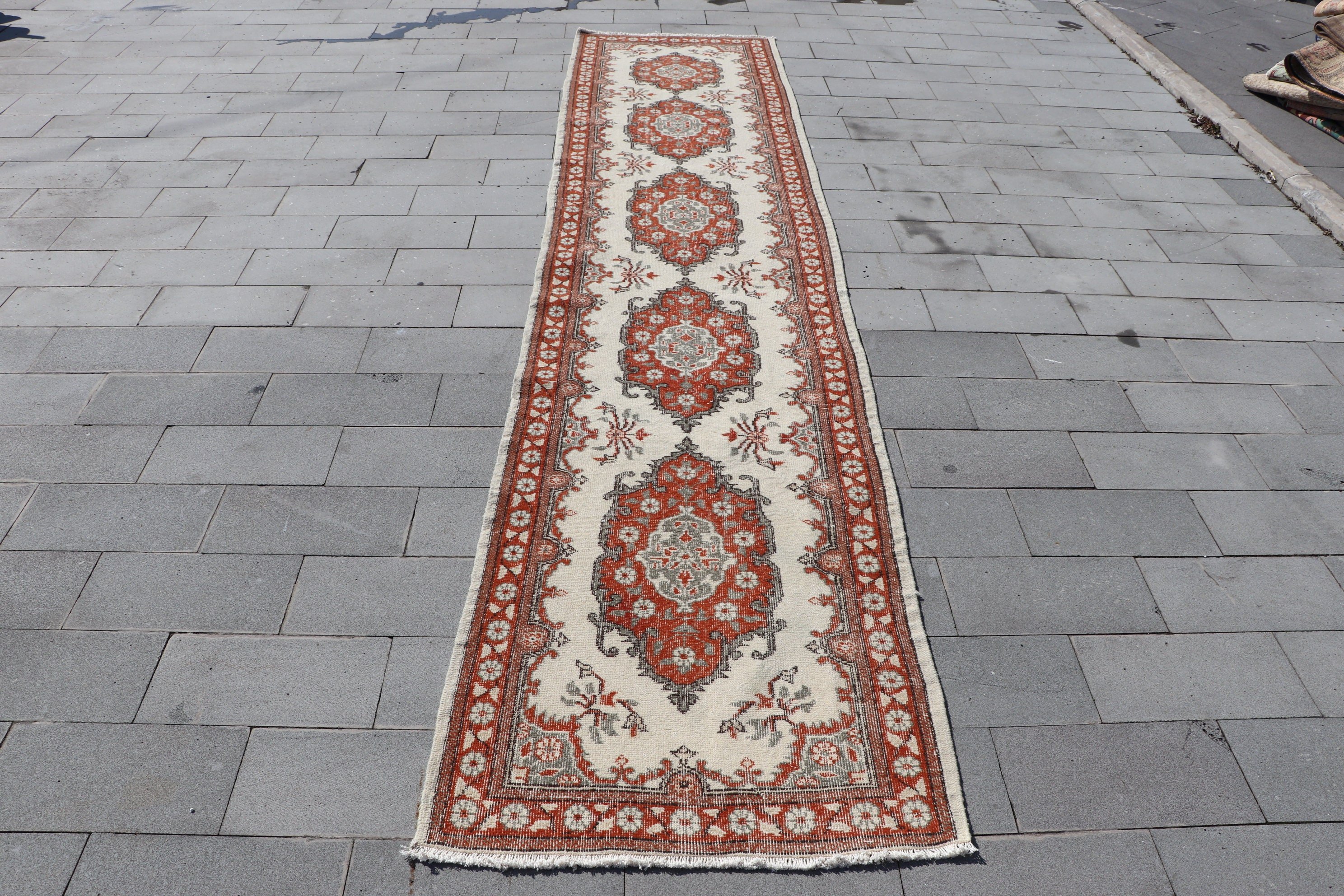 Koridor Halıları, Anadolu Halısı, 2,7x12,1 ft Yolluk Halıları, Türk Halısı, Vintage Halılar, Koridor Halıları, Havalı Halılar, Soluk Halı, Beyaz Oryantal Halılar