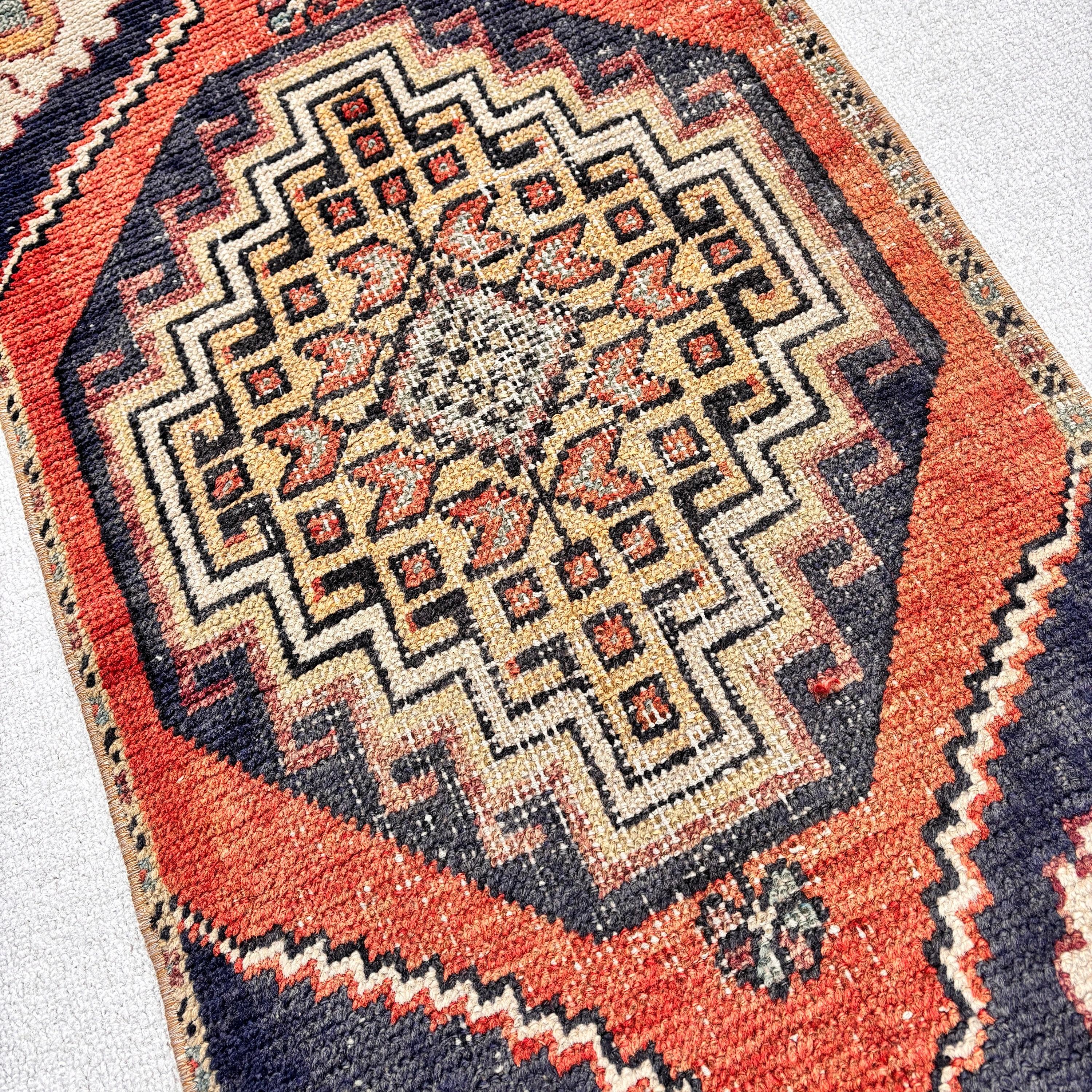 El Dokuma Halı, Mutfak Halıları, Kırmızı Anadolu Halısı, Giriş Halısı, Oushak Halısı, Türk Halıları, Vintage Halılar, Çocuk Halıları, 1.5x2.9 ft Küçük Halılar