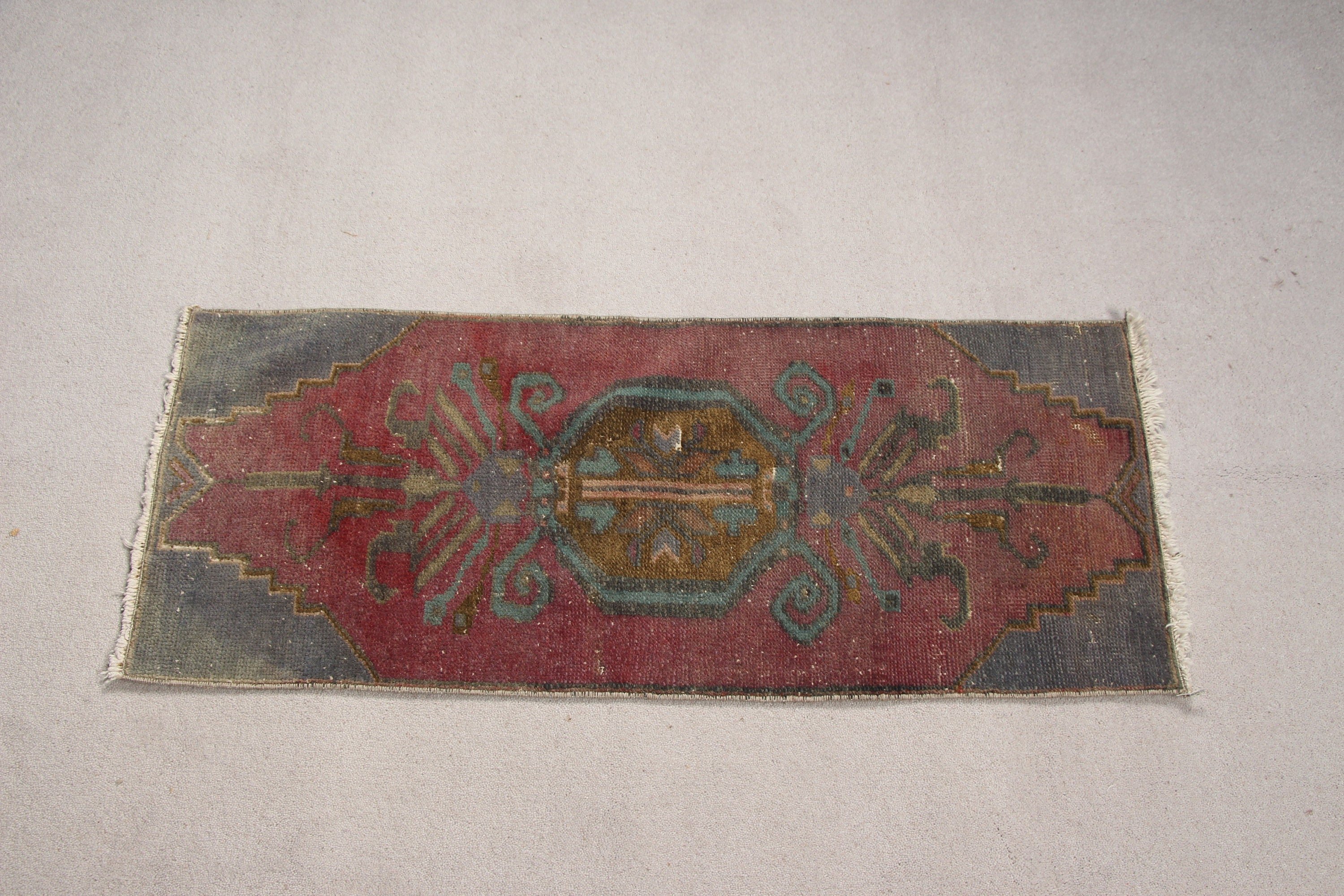 Türk Halısı, Giriş Halısı, Antika Halılar, Araba Paspas Halısı, Mor Anadolu Halıları, Vintage Halı, Çocuk Odası Halıları, 1.3x3.1 ft Küçük Halı, Oushak Halı