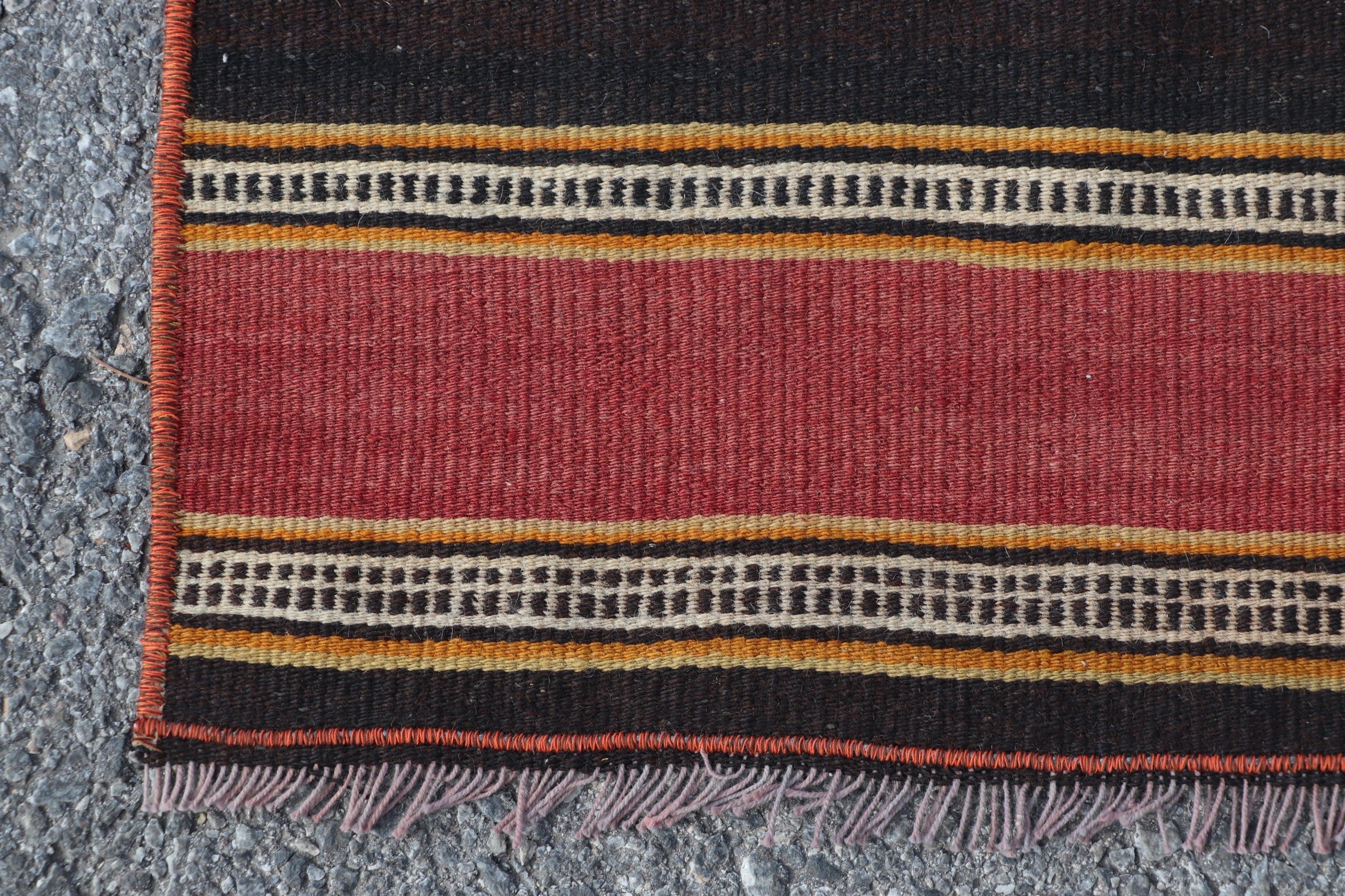 135x131 cm Antre Kilim, Mutfak Kilim, Nostaljik Kilim, Kırmızı Yatak odası Kilim, Uşak Kilim, Giriş Kilim, Giriş Kilim, Giriş Kilim