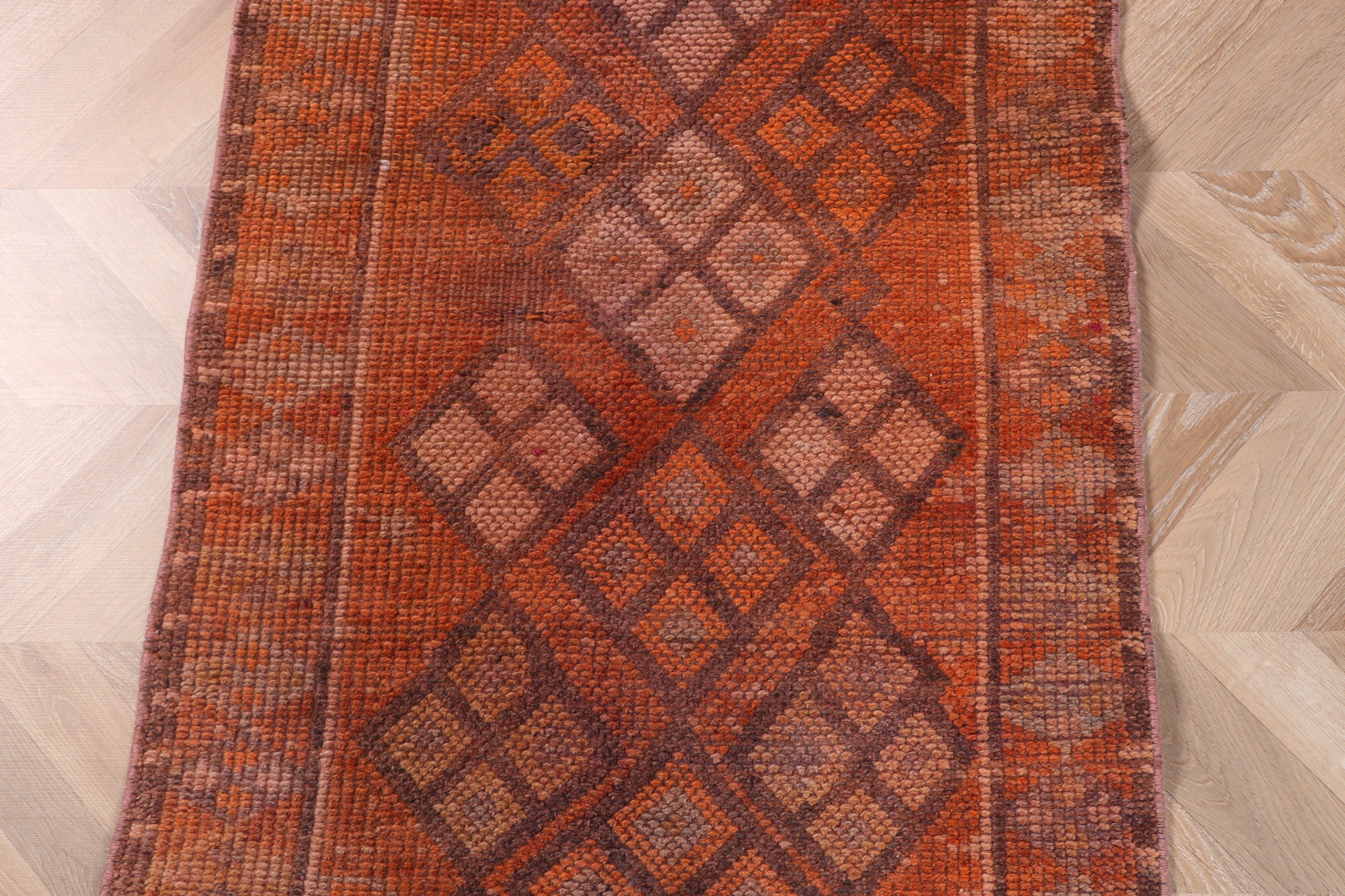 Geometrik Halı, Koridor Halısı, Vintage Halı, Türk Halıları, Lüks Halılar, Beni Ourain Runner Halısı, 2.5x11.3 ft Runner Halıları, Turuncu Yün Halılar