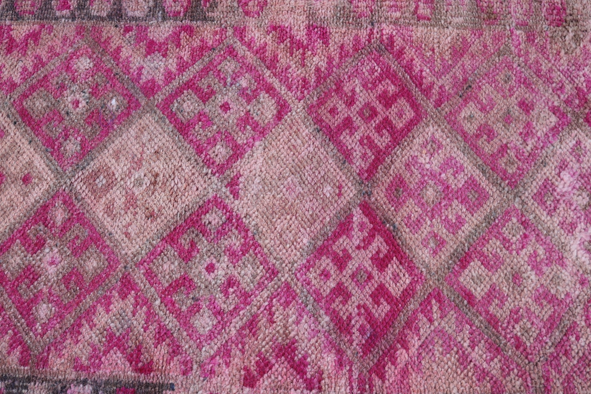 Pembe Havalı Halılar, 2.4x9.5 ft Runner Halısı, Vintage Runner Halıları, Geometrik Halı, Lüks Halılar, Türk Halıları, Merdiven Halıları, Vintage Halılar