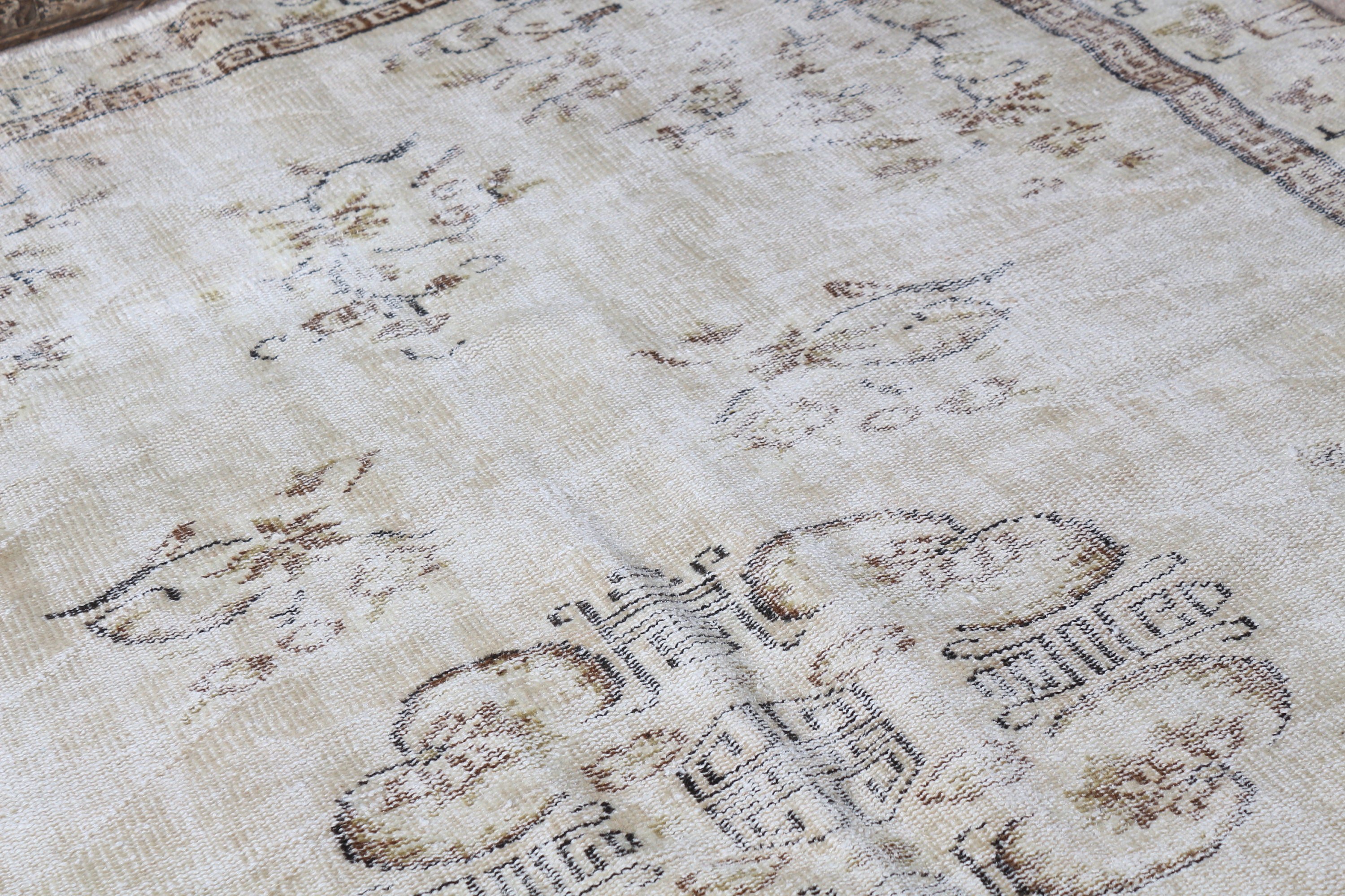 Distressed Rug, Salon Rugs, Cool Rug, Vintage Rugs, 5.5x8.3 ft Large Rugs, Home Decor Rug, Living Room Rug, Beige Oushak Rug, Turkish Rugs