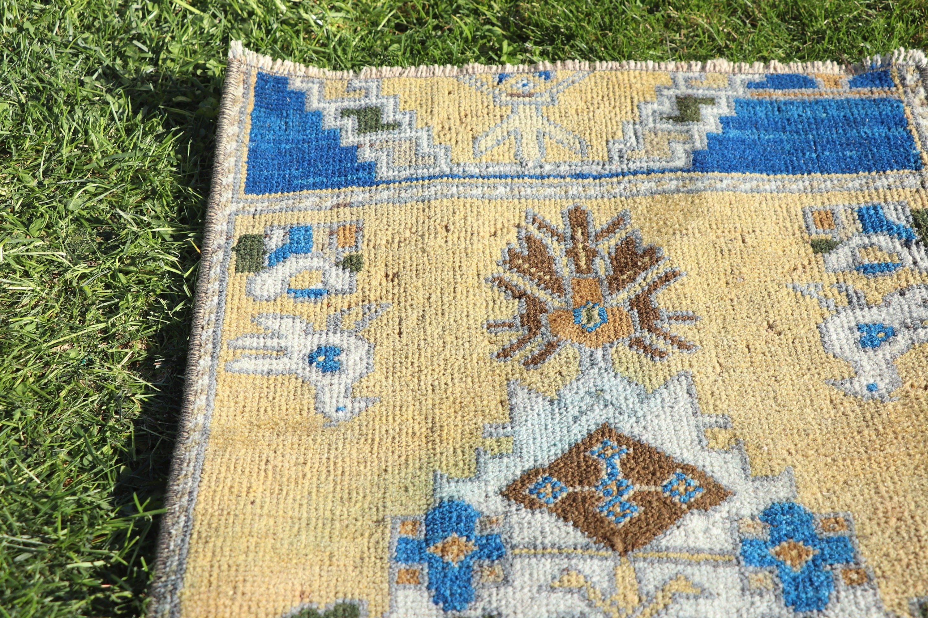 Açıklama Halıları, Kapı Paspas Halıları, Vintage Halı, Ev Dekorasyonu Halısı, Sarı 1.4x3.2 ft Küçük Halı, Giriş Halıları, Türk Halısı, Modern Halı