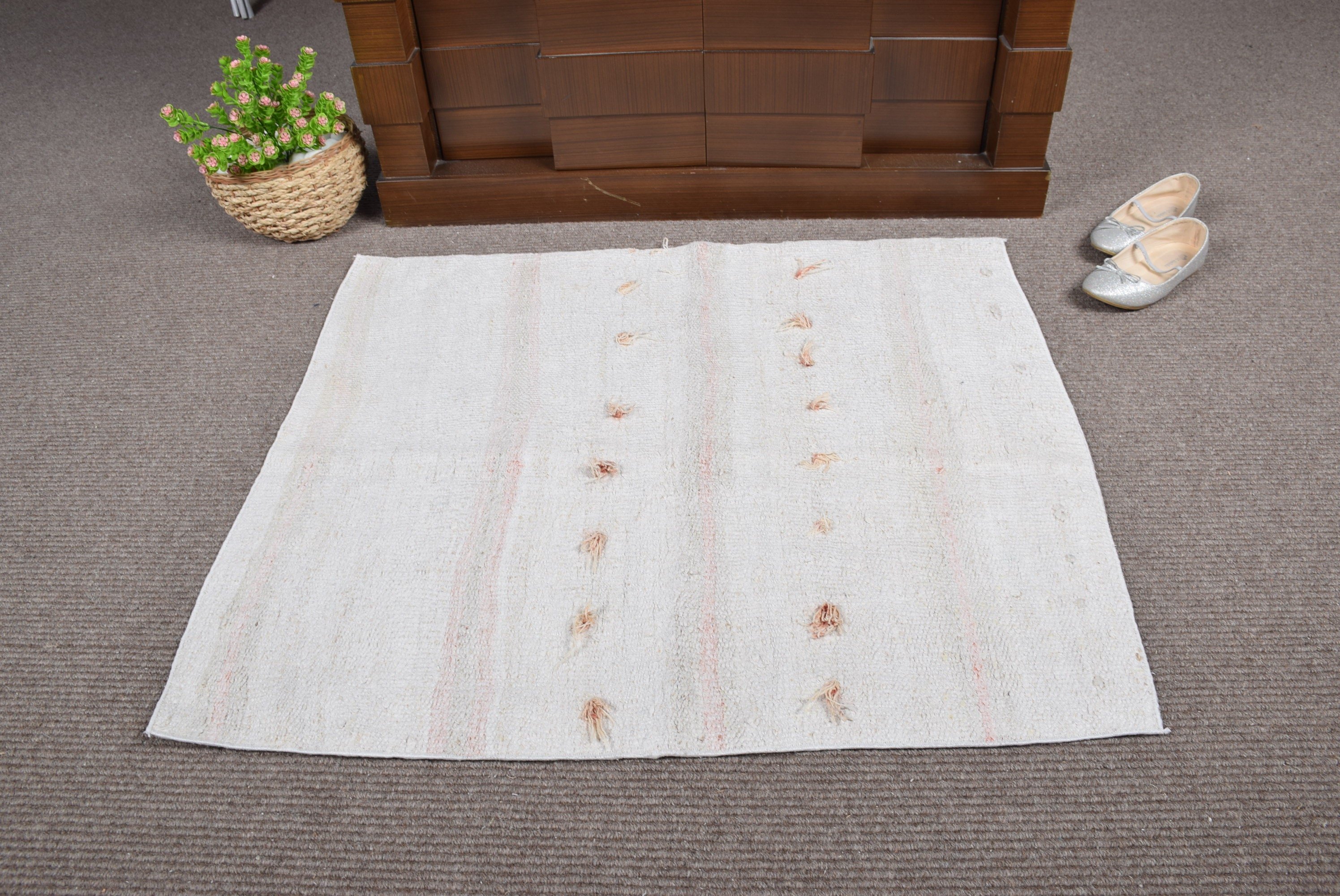 Vintage Rug, White Floor Rug, Oushak Rug, Turkish Rugs, 2.7x3.1 ft Small Rug, Wall Hanging Rug, Bathroom Rugs, Organic Rugs