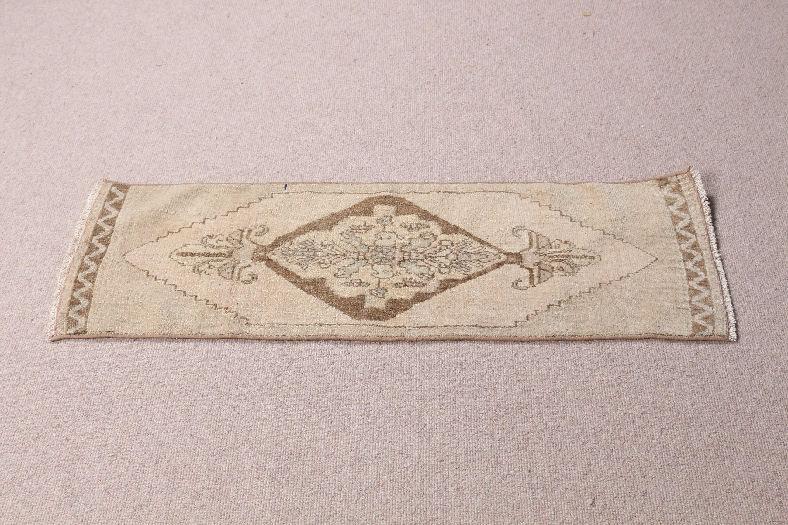 Giriş Halıları, 1.2x3.6 ft Küçük Halı, Antika Halı, Çocuk Halısı, Havalı Halılar, Türk Halısı, Vintage Halılar, Bej Oushak Halı, Banyo Halıları