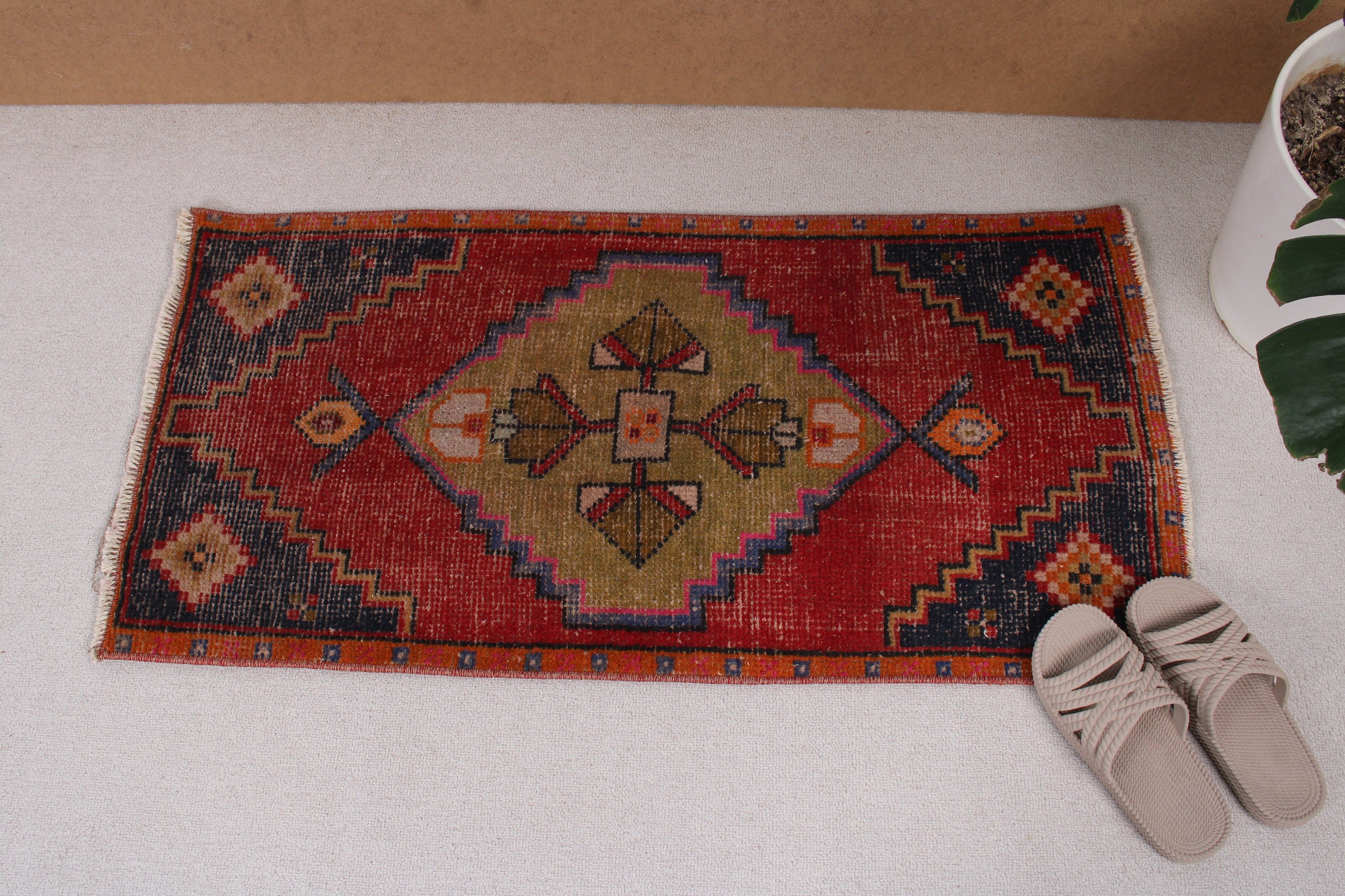 Küçük Vintage Halılar, Tribal Halılar, Kırmızı 1.3x3.4 ft Küçük Halı, Fas Halısı, Yer Halısı, Küçük Alan Halıları, Vintage Halı, Türk Halısı