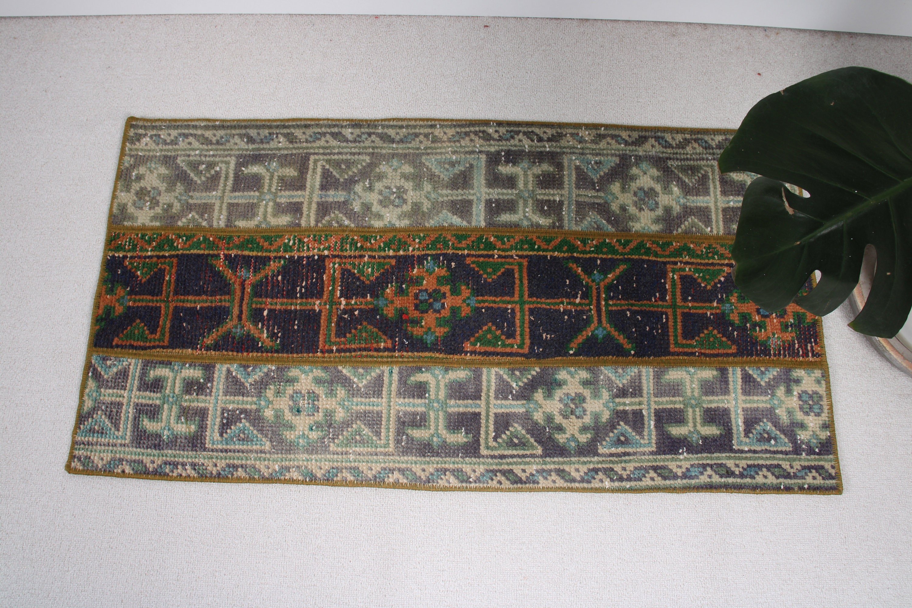 Türk Halıları, Bildiri Halısı, Vintage Halılar, Küçük Vintage Halılar, Anadolu Halısı, 1.7x3.3 ft Küçük Halılar, Yeşil Düz Dokuma Halılar, Çocuk Halıları