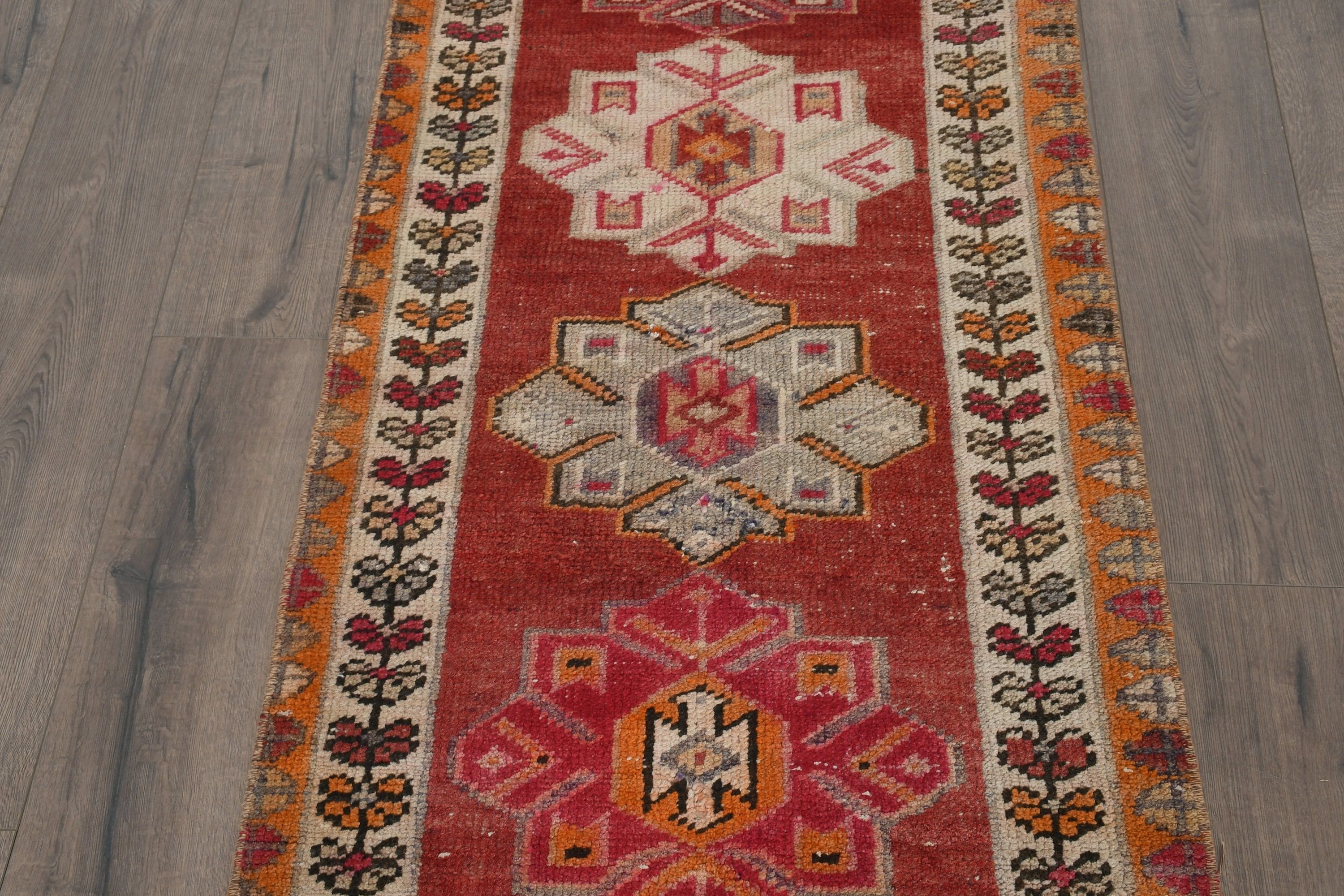 Sevimli Halı, Koridor Halısı, 2.5x10.7 ft Runner Halısı, Kırmızı Ev Dekorasyonu Halısı, Vintage Halılar, Türk Halısı, Havalı Halı, Koridor Halıları, Ev Dekorasyonu Halısı