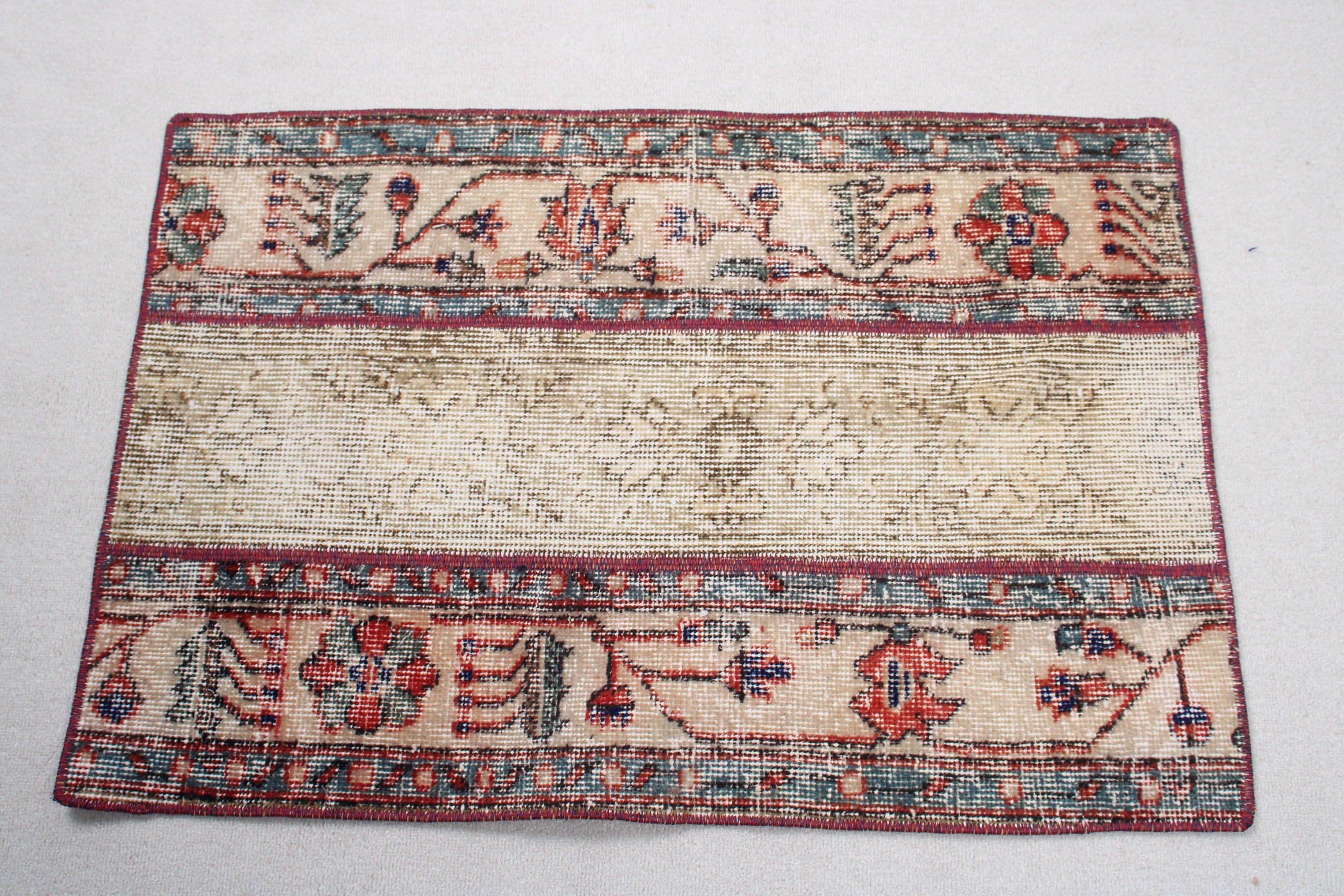 Yün Halılar, Bildiri Halısı, Mutfak Halıları, Küçük Vintage Halı, 2,1x3 ft Küçük Halı, Türk Halıları, Bej Zemin Halısı, Vintage Halılar, Egzotik Halılar