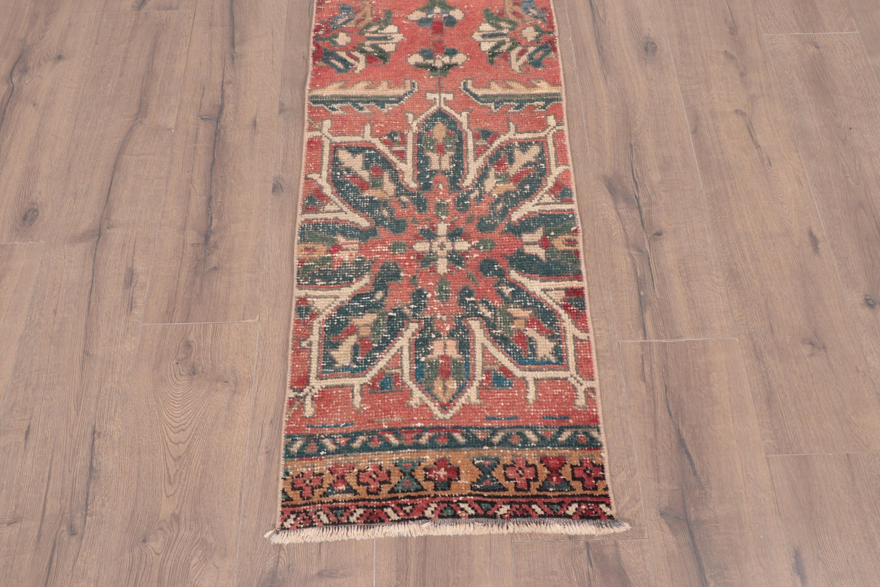 Kırmızı Anadolu Halıları, Türk Halısı, Koridor Halısı, Uzun Yolluk Halısı, Vintage Halılar, Antika Halılar, Fas Halıları, 1.6x10.2 ft Yolluk Halısı