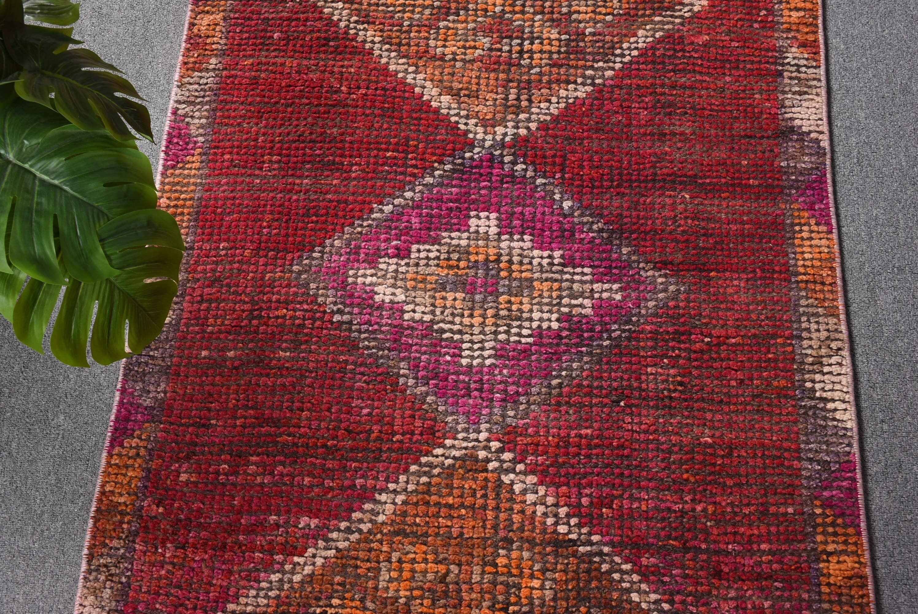 Mutfak Halısı, Soğuk Halı, Kırmızı Antika Halı, 2.7x9.5 ft Yolluk Halısı, Koşucu Halıları, Türk Halısı, Vintage Halı, Eskitilmiş Halı, Koridor Halısı