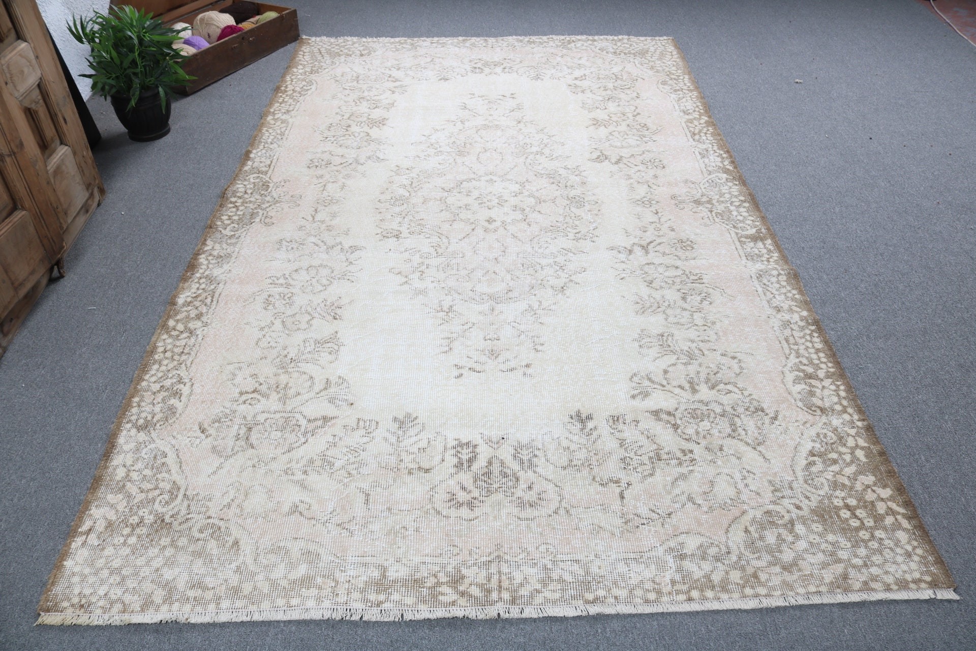 Türk Halısı, Bej El Dokuma Halı, Büyük Oushak Halı, 5.7x9.5 ft Büyük Halı, Oushak Halı, Büyük Vintage Halı, Vintage Halılar, Fas Halıları