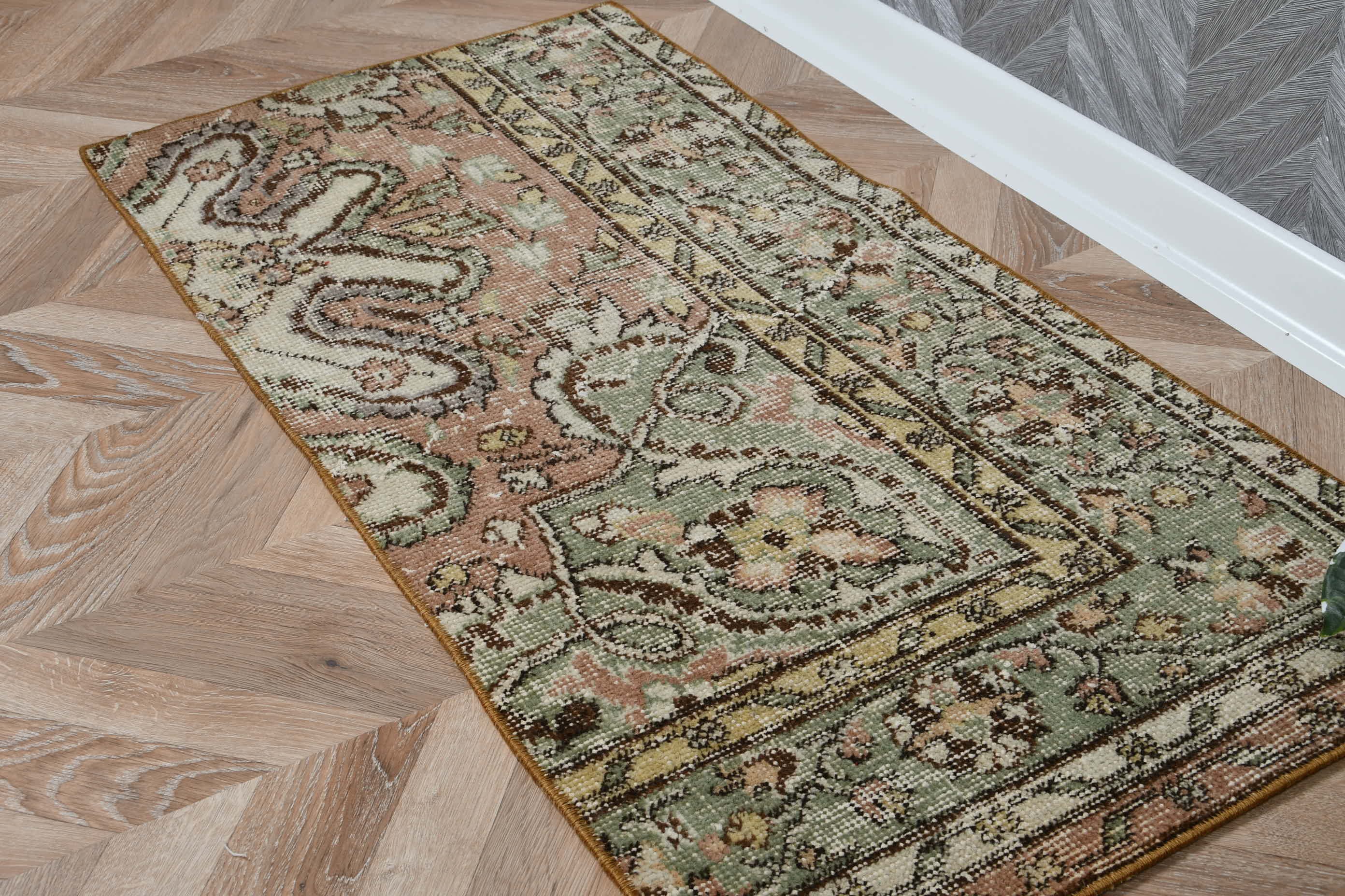 Göçebe Halı, Antika Halılar, 1.8x3.7 ft Küçük Halı, Yeşil Anadolu Halısı, Oryantal Halı, Banyo Halısı, Türk Halısı, Vintage Halılar, Kapı Paspası Halıları