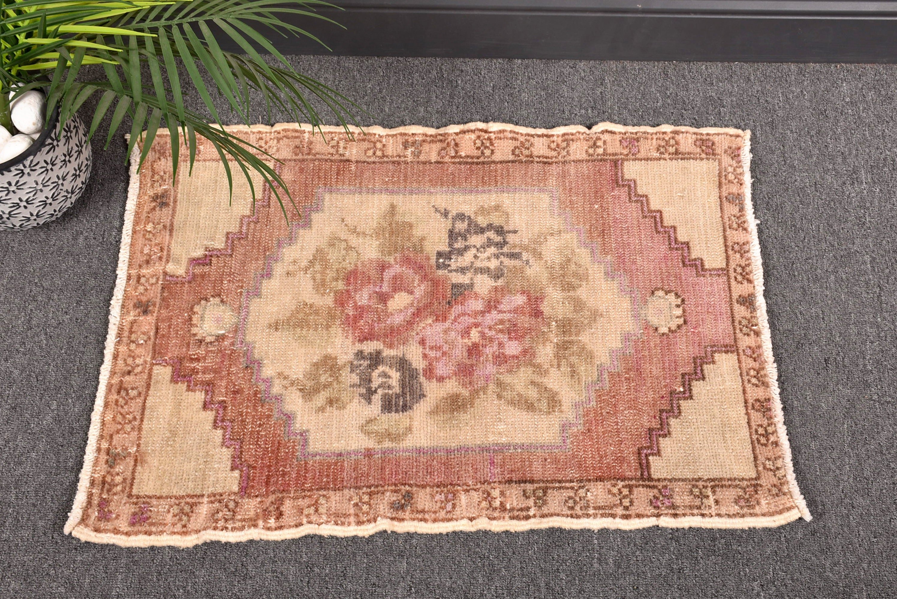 Aztec Rug, Bedroom Rug, Turkish Rug, Oriental Rugs, Small Boho Rugs, Vintage Rug, 1.5x2.2 ft Small Rug, Beige Handwoven Rug, Floor Rug