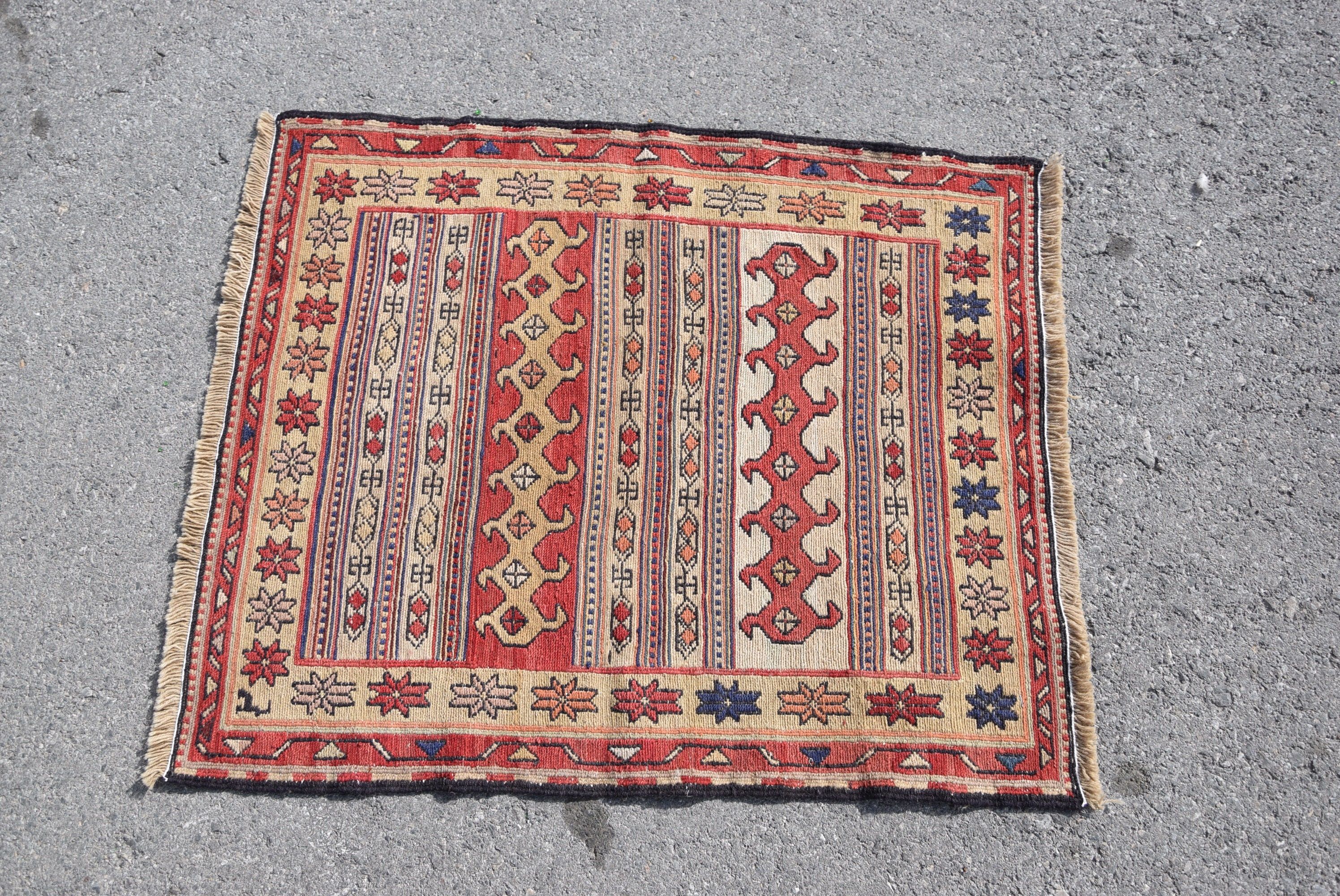 Giriş Halısı, 2,5x3 ft Küçük Halı, Vintage Halılar, Antika Halı, Kilim, Oryantal Halı, Çocuk Odası Halıları, Türk Halısı, Kırmızı Oushak Halı, Mutfak Halısı