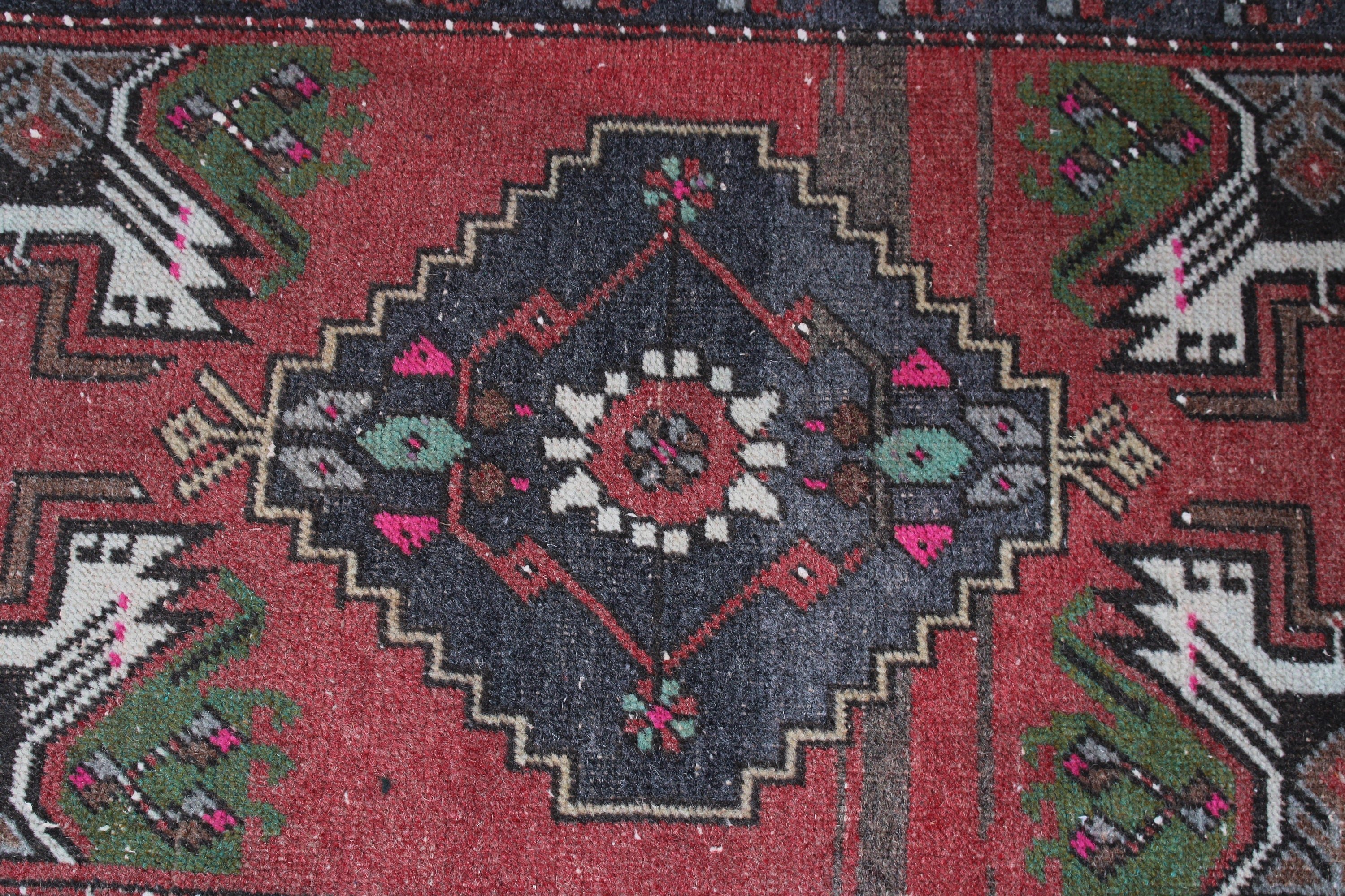 Türk Halısı, Kırmızı Boho Halısı, Oushak Halısı, Küçük Vintage Halı, Sanatsal Halı, El Dokuma Halıları, Vintage Halıları, Banyo Halısı, 1.7x3.2 ft Küçük Halı