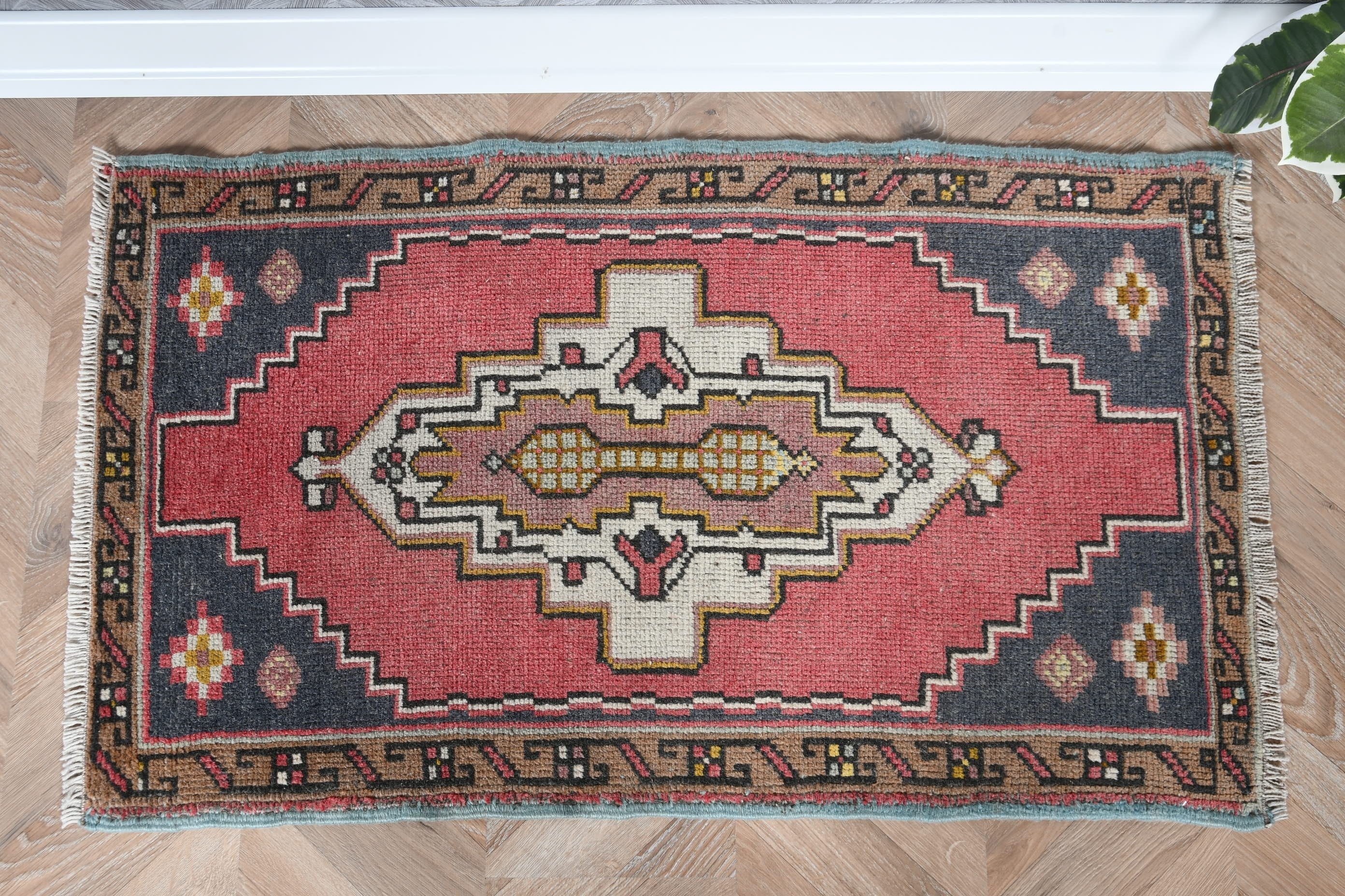 Giriş Halıları, Vintage Halılar, Türk Halısı, Kırmızı Oushak Halıları, Yün Halı, Banyo Halıları, 1.8x3.1 ft Küçük Halı, Anadolu Halıları, Paspas Halısı