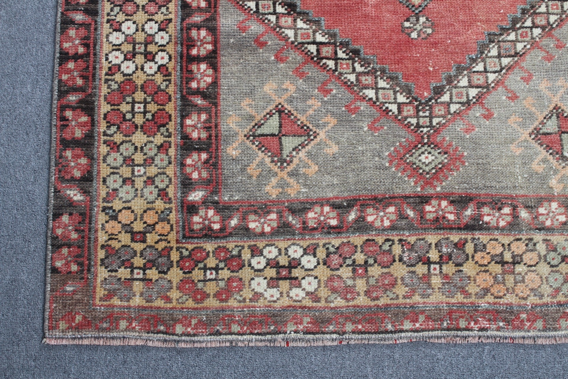 Vintage Halı, 3,3x5,8 ft Aksan Halısı, Türk Halıları, Çocuk Odası Halıları, Giriş Halısı, Kırmızı Soğuk Halı, Çocuk Odası Halıları, Oryantal Halı, Fas Halısı