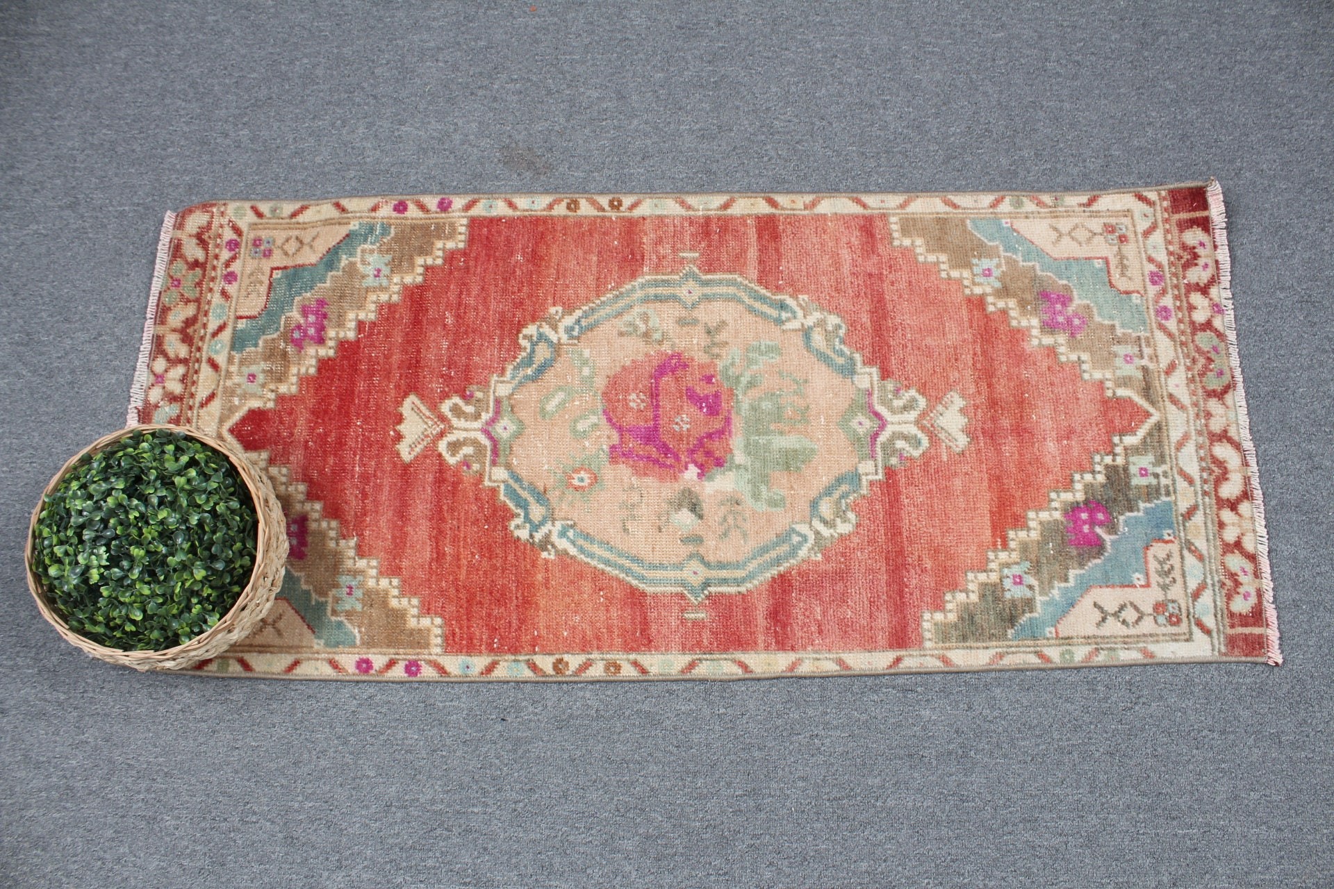 Araba Paspası Halıları, 1.7x3.9 ft Küçük Halı, Duvara Asılı Halı, Türk Halısı, Kırmızı Anadolu Halısı, Oushak Halısı, Çocuk Halıları, Vintage Halı, Yer Halısı