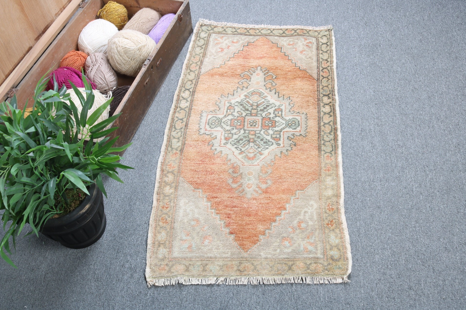 Türk Halısı, Turuncu Havalı Halılar, Vintage Halılar, 1,9x3,4 ft Küçük Halılar, El Dokuma Halı, Çocuk Odası Halıları, Giriş Halıları, Boho Halı, Araba Paspas Halıları