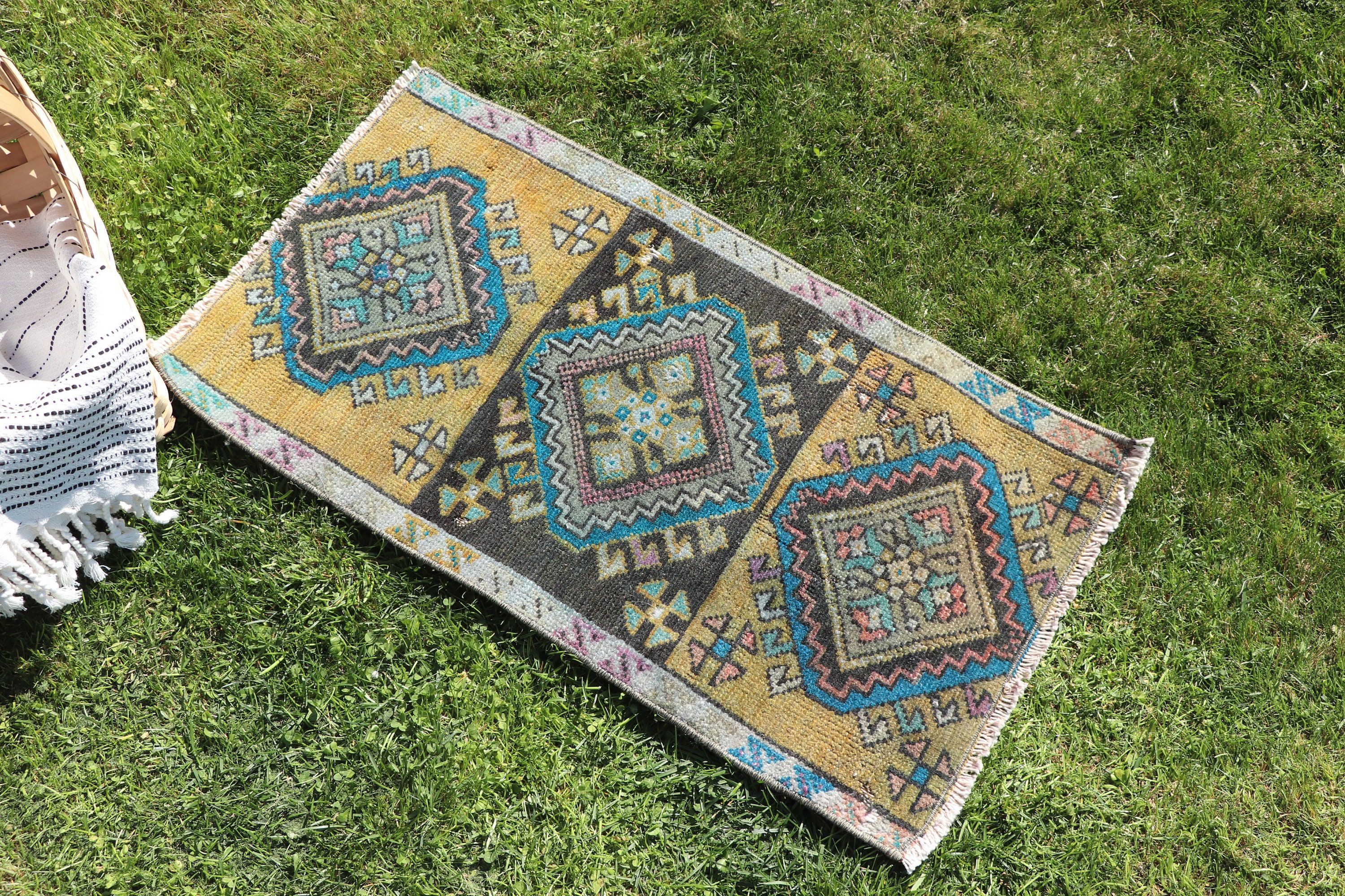 Boho Halı, Fas Halıları, Sarı 1.2x2.3 ft Küçük Halılar, Vintage Halılar, Türk Halıları, Mutfak Halısı, Nötr Halı, Küçük Alan Halıları