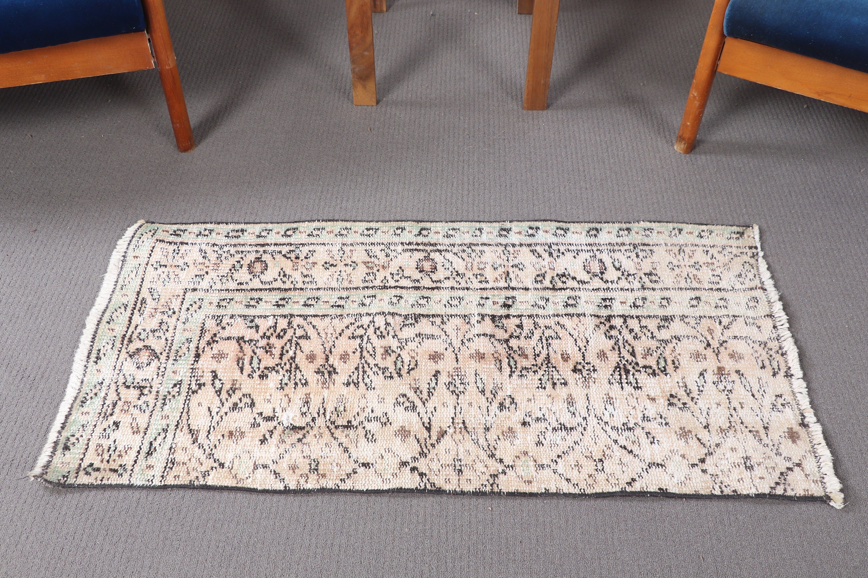 1.9x3.8 ft Küçük Halı, Soğuk Halı, Türk Halısı, Bej Düz Dokuma Halı, Giriş Kilimleri, Küçük Boho Halıları, Oushak Halıları, Araba Paspas Halısı, Vintage Halılar