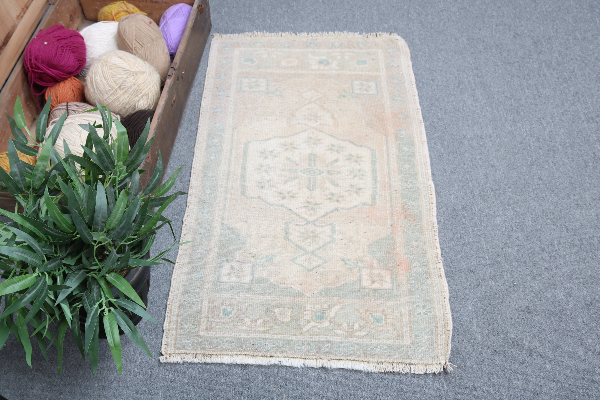 Türk Halıları, Yer Halısı, Vintage Halılar, Paspas Halıları, 1.9x3.2 ft Küçük Halı, Banyo Halısı, Bildiri Halısı, Bej Modern Halı, Küçük Boho Halı