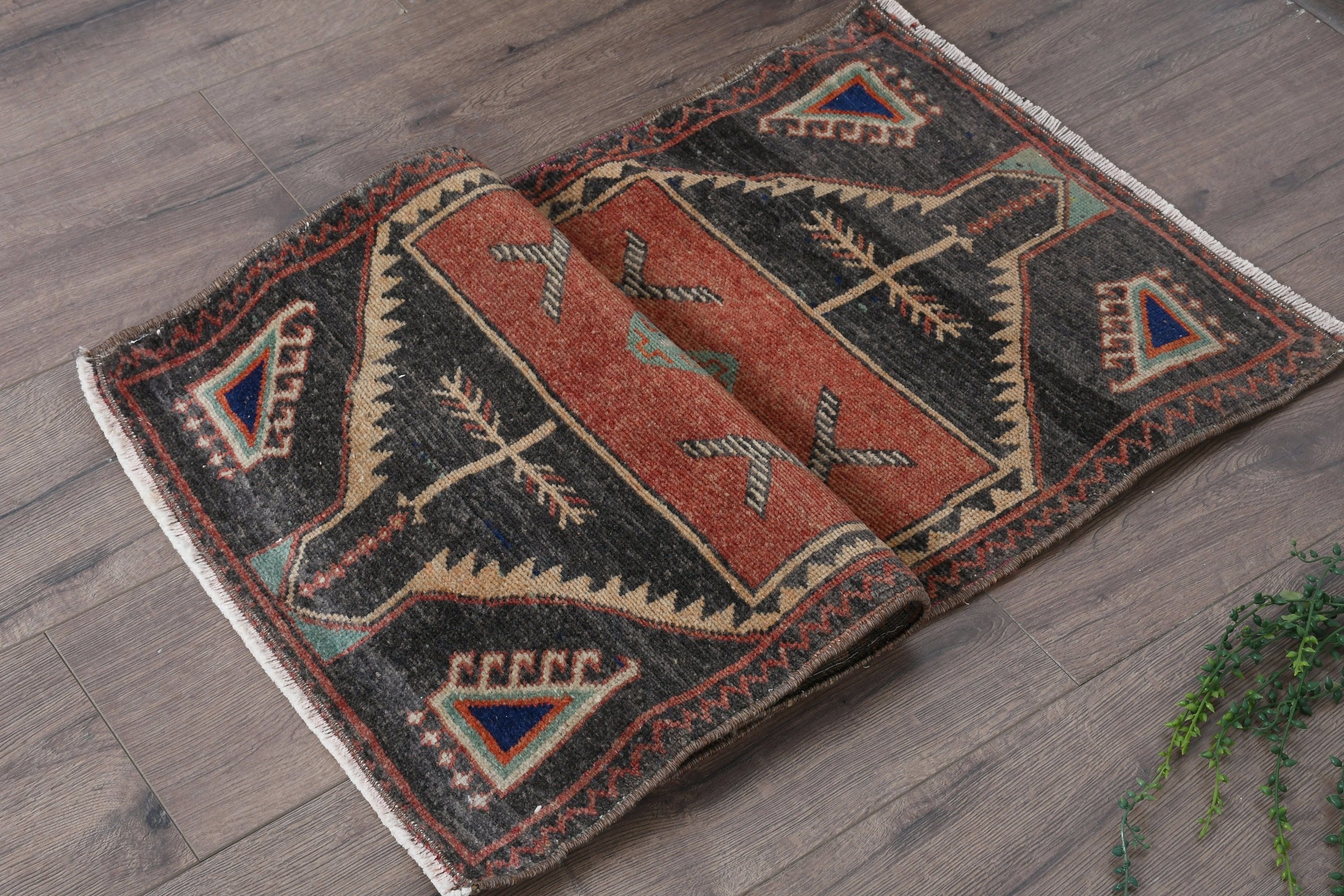 Yer Halısı, Vintage Halı, 1.6x3.9 ft Küçük Halı, Çocuk Odası Halısı, Giriş Halısı, Türk Halısı, Kahverengi Oushak Halıları, Çocuk Odası Halıları, Oryantal Halı