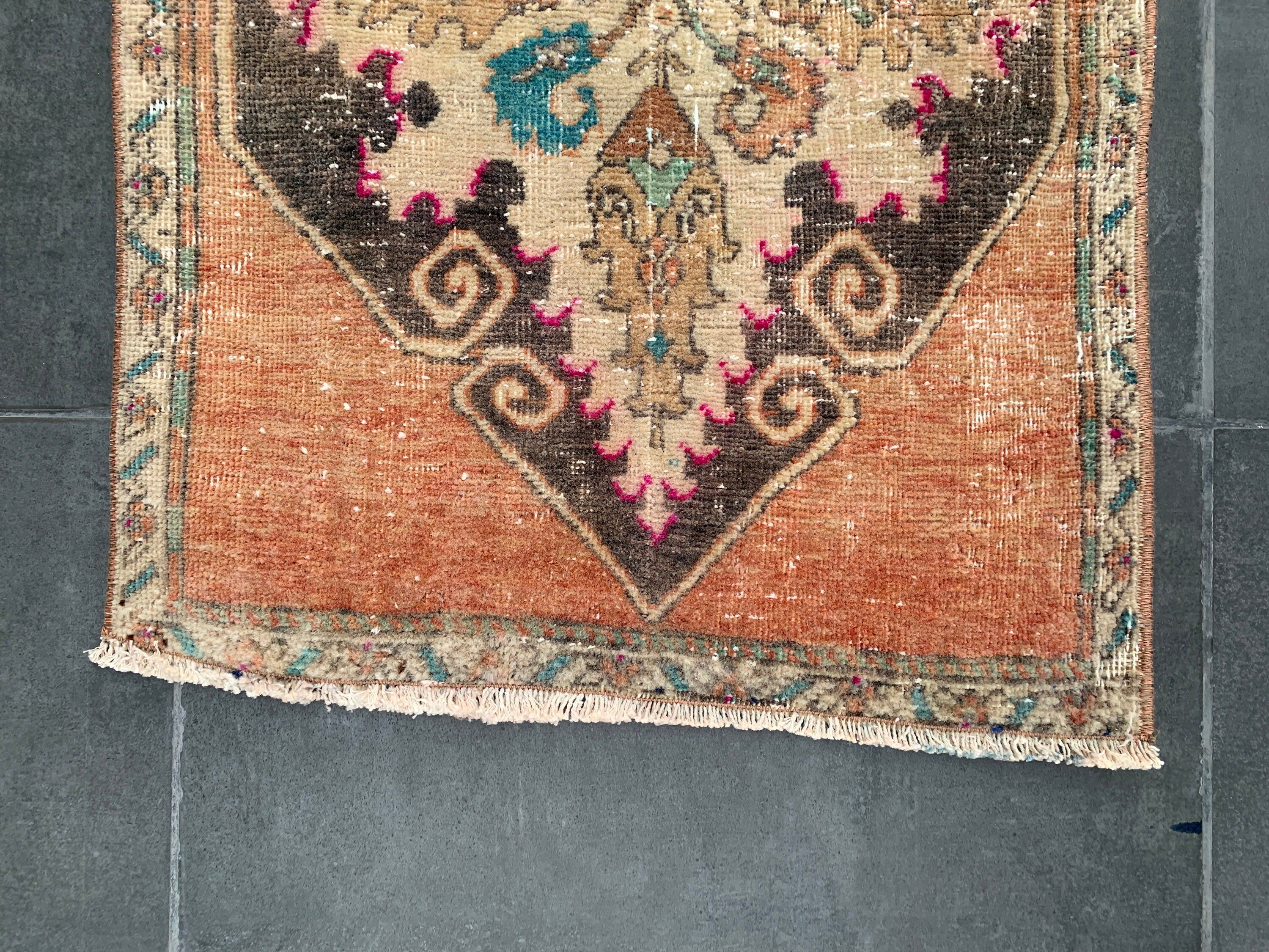 2x2.8 ft Küçük Halı, Yatak Odası Halısı, Yatak Odası Halıları, Türk Halıları, Oushak Halısı, Mutfak Halısı, Turuncu Antika Halı, Vintage Halı, Araba Paspas Halıları