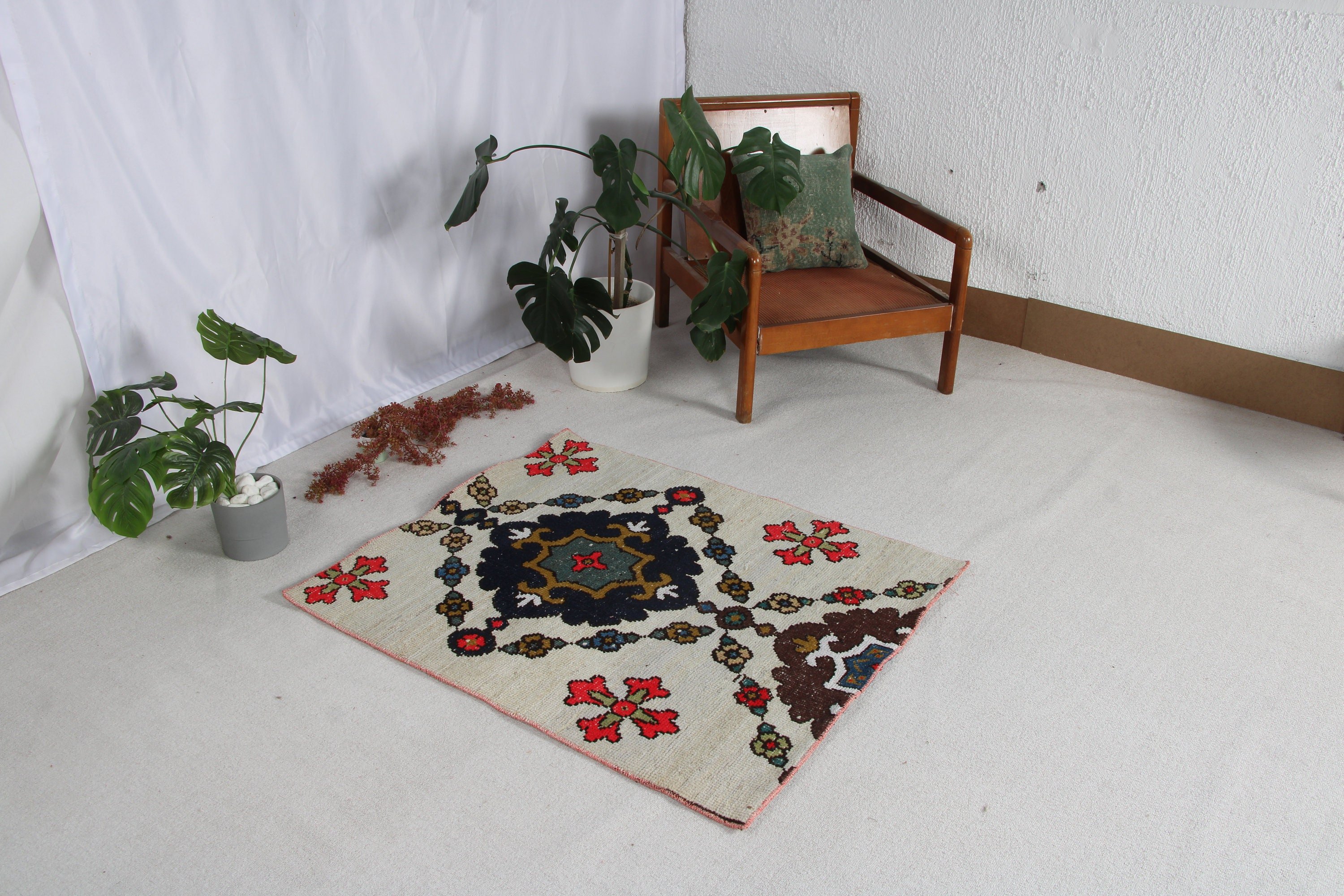 Kapı Paspası Halısı, Vintage Halı, Yatak Odası Halısı, 3.2x3.8 ft Küçük Halılar, Türk Halıları, Oushak Halısı, Dekoratif Halılar, Açıklama Halıları, Beyaz Antika Halı