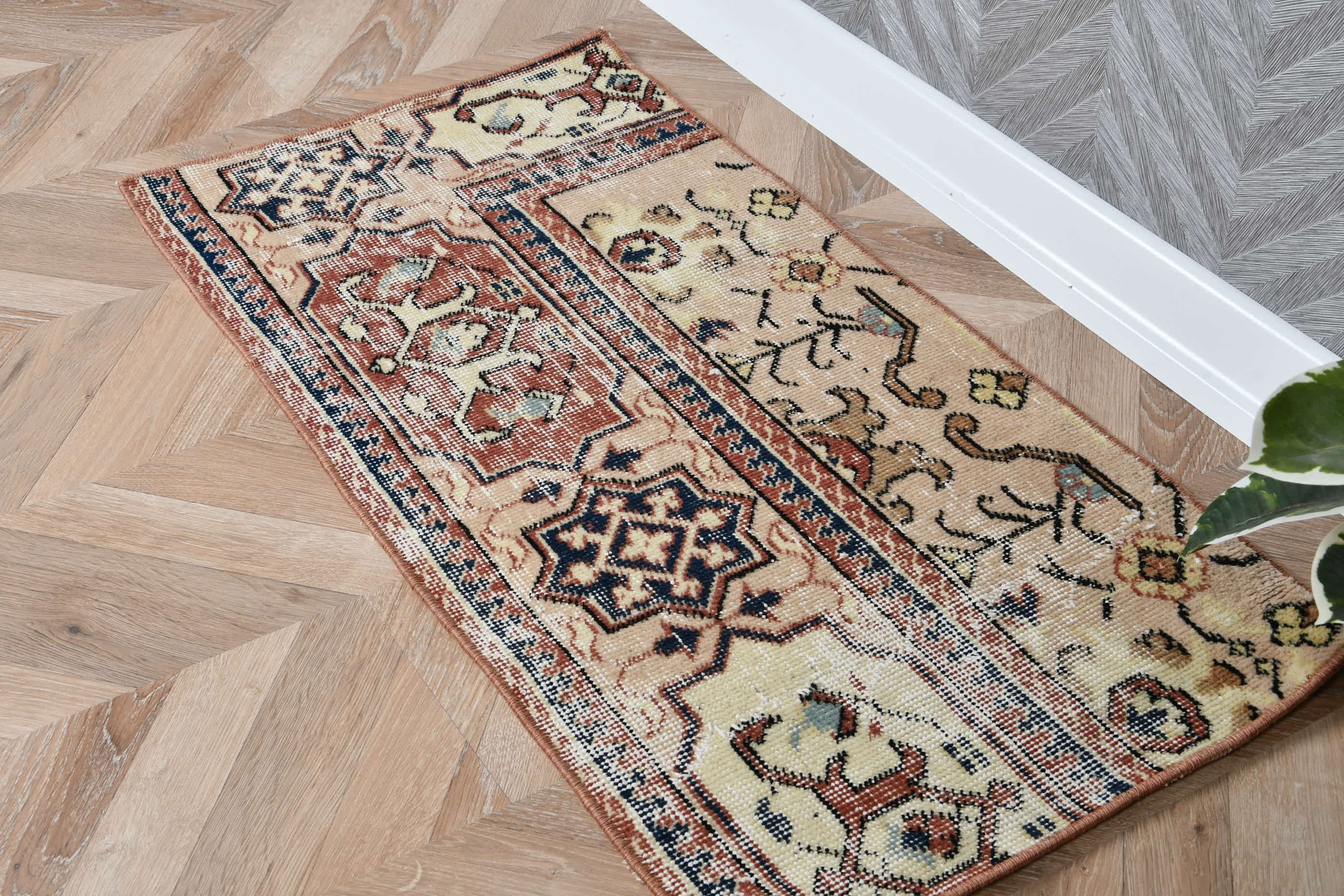 Vintage Halılar, 1.5x3 ft Küçük Halı, Kahverengi Oushak Halı, Yün Halı, Mutfak Halıları, Yatak Odası Halısı, Türk Halısı, Duvara Asılı Halılar