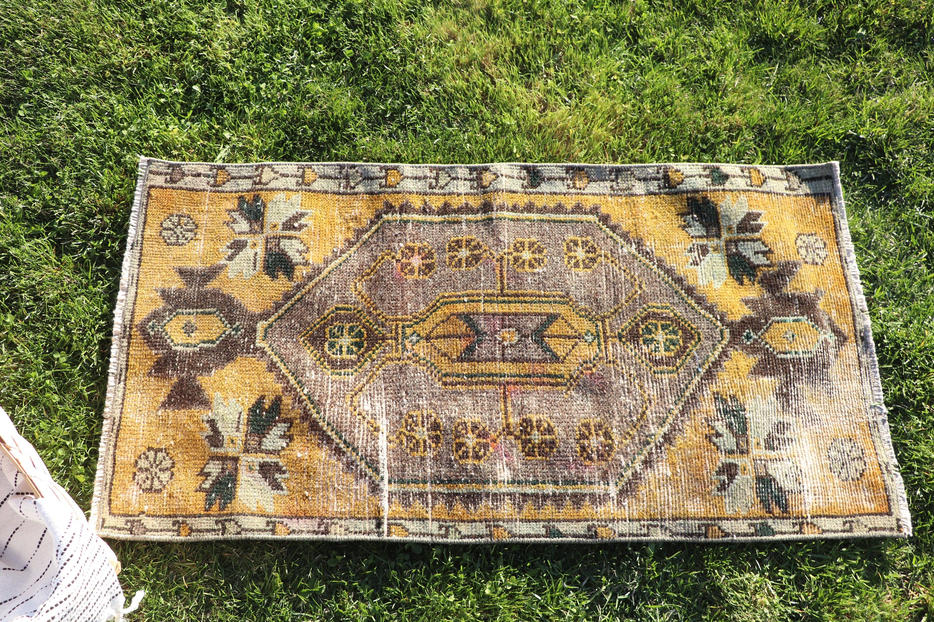 Küçük Vintage Halılar, Fas Halısı, Duvara Asılı Halı, 1.7x3.2 ft Küçük Halılar, Nötr Halılar, Sarı Lüks Halı, Türk Halısı, Vintage Halılar