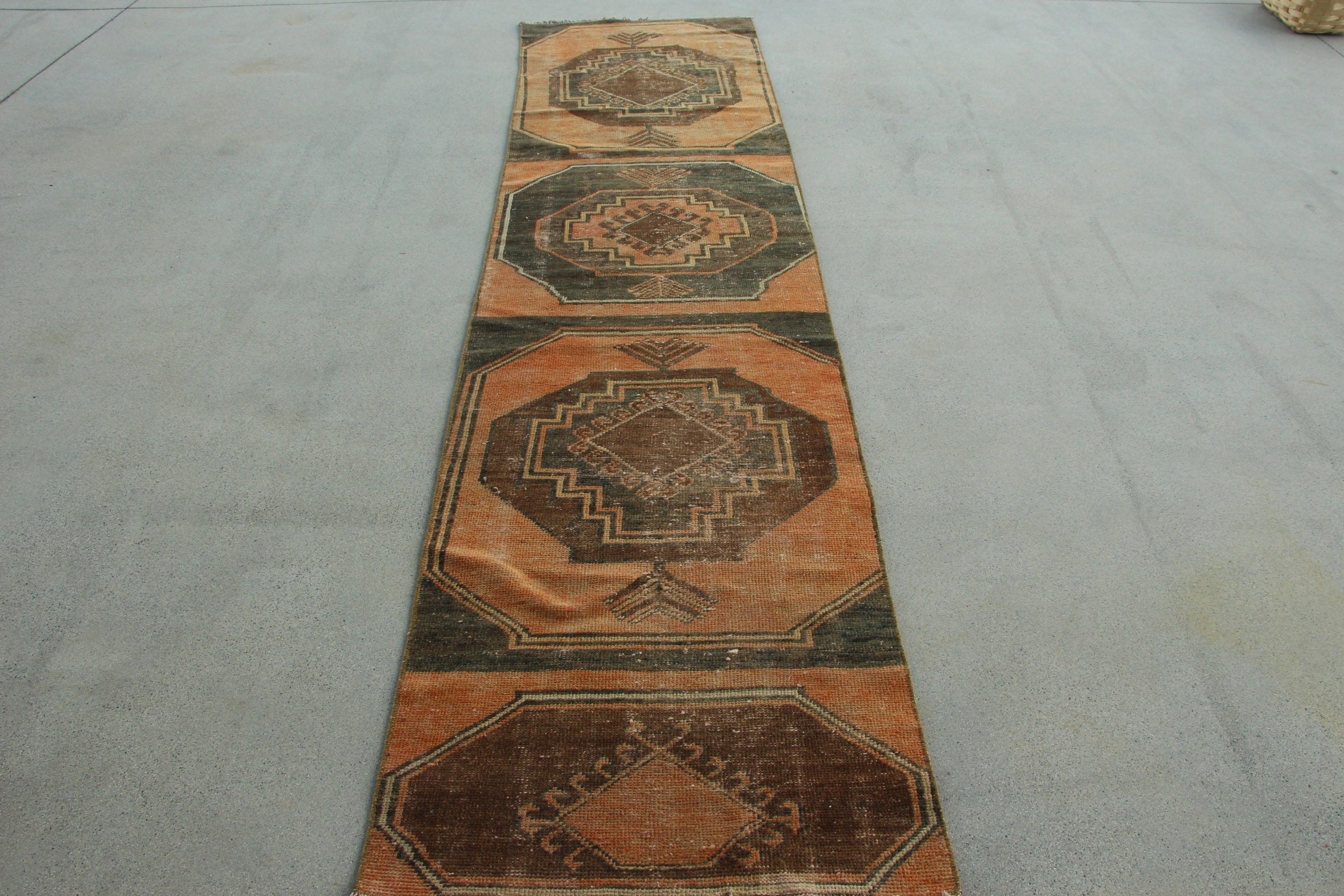 2.4x10.2 ft Runner Halıları, Kabile Halıları, Türk Halıları, Turuncu Yer Halıları, Vintage Halılar, Mutfak Halısı, Anadolu Halıları, Merdiven Halıları, Fas Halıları