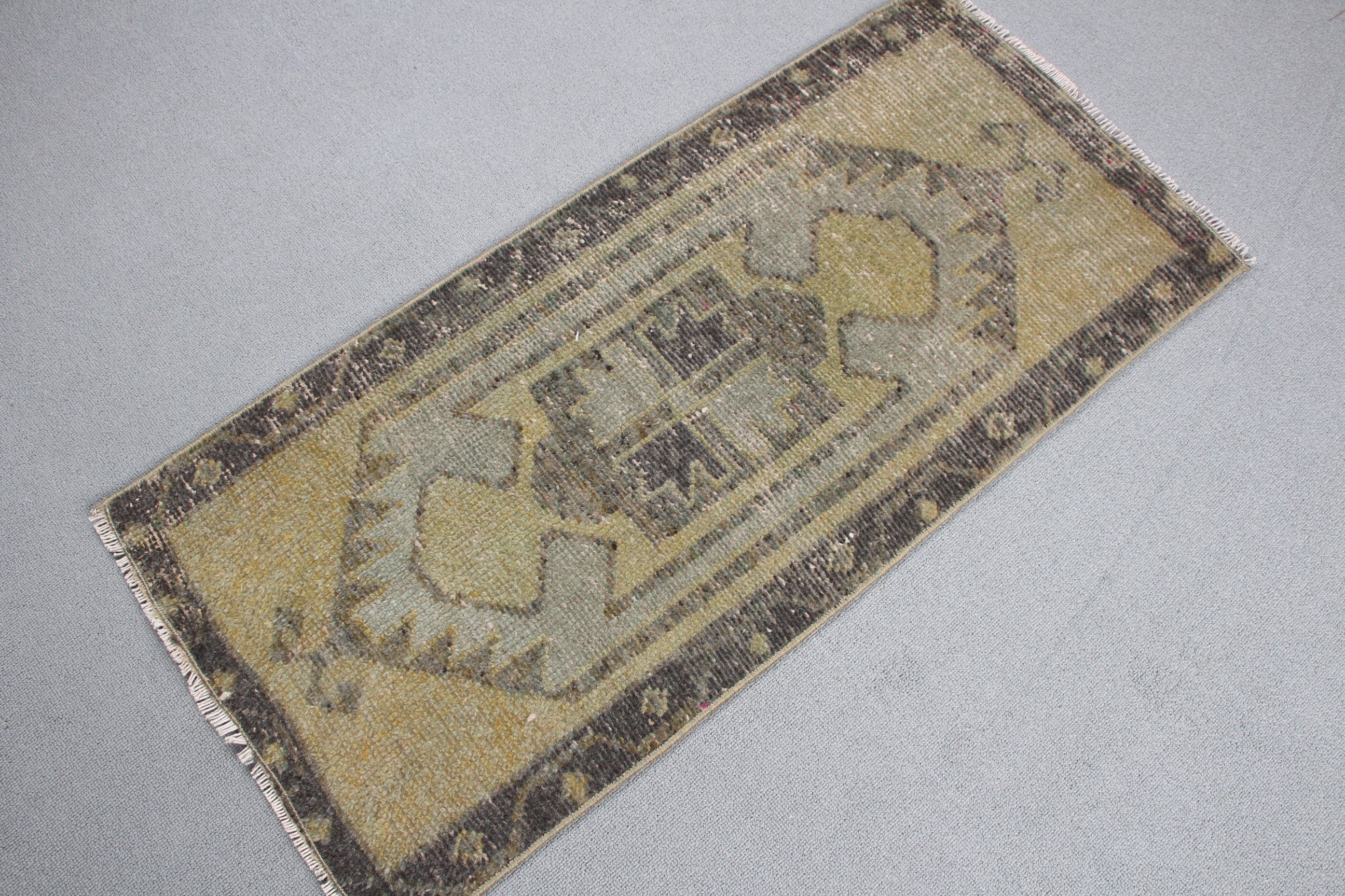 Havalı Halı, Mutfak Halısı, Yatak Odası Halısı, Türk Halıları, 1,5x3,2 ft Küçük Halı, Yeşil Soğuk Halılar, Vintage Halı, Mutfak Halıları, Çocuk Odası Halıları