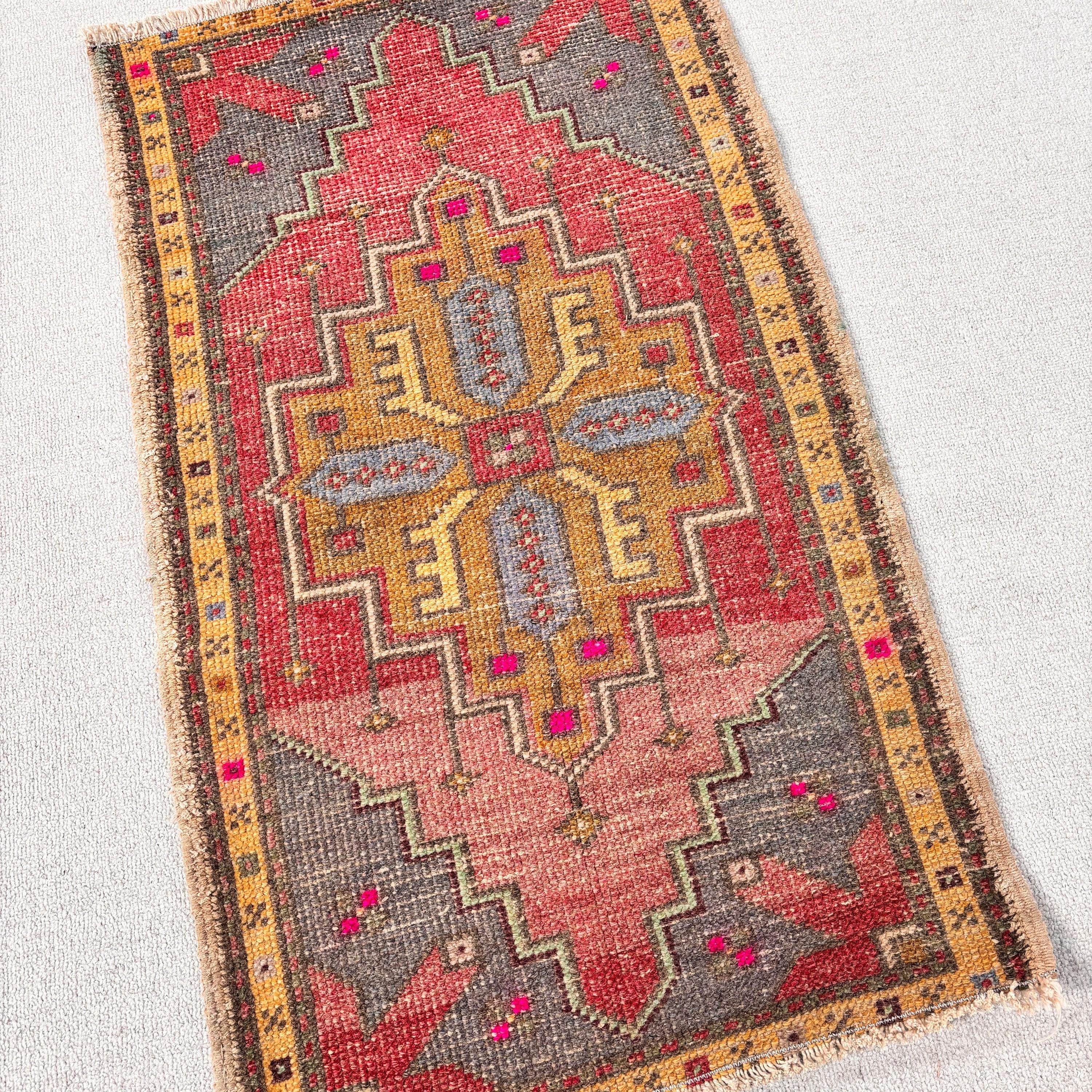 Vintage Halılar, Mutfak Halıları, Kırmızı Soğuk Halı, Türk Halısı, Küçük Vintage Halılar, 1.9x3.1 ft Küçük Halı, Banyo Halısı, Anadolu Halısı, Nötr Halılar