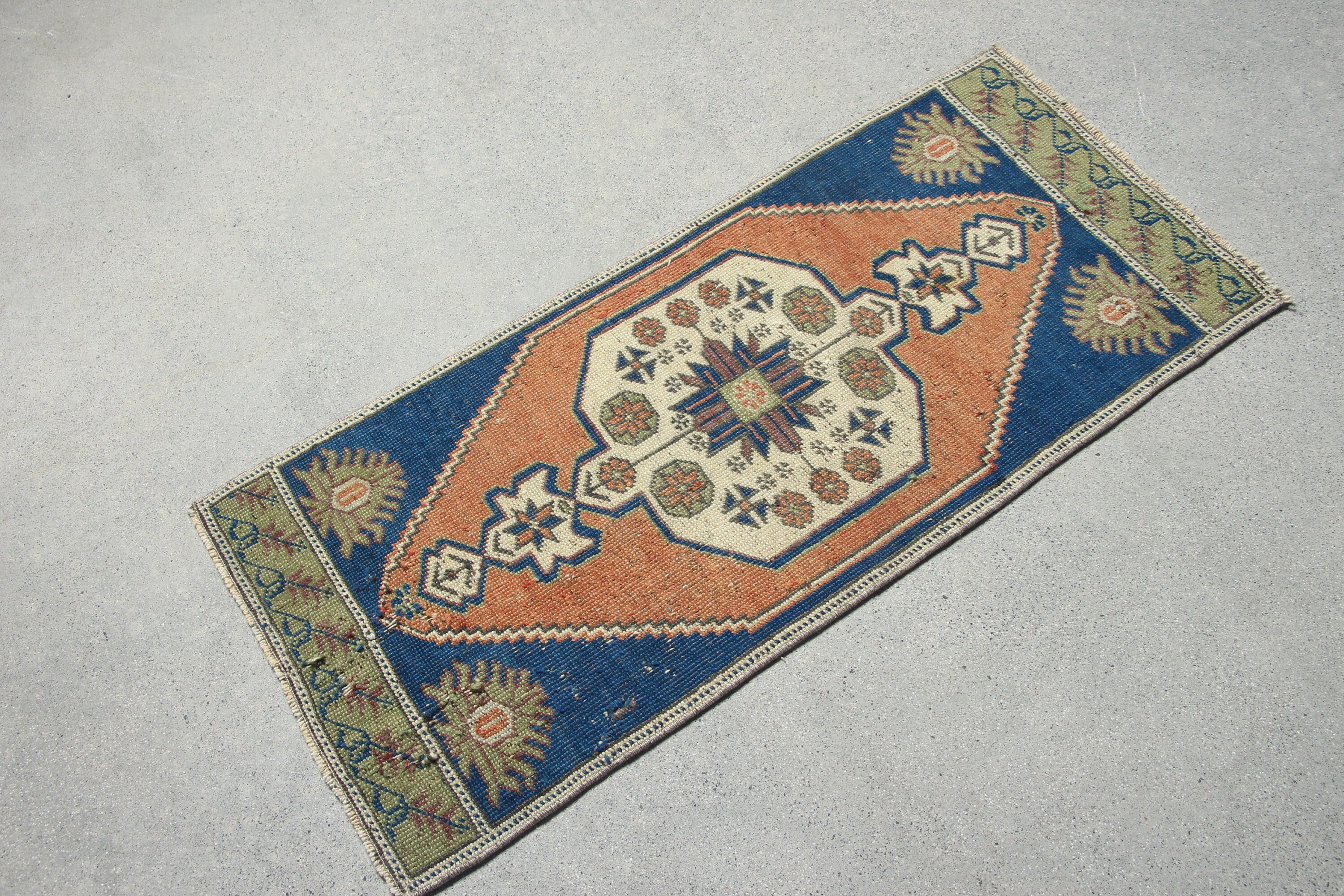 Turuncu Soğuk Halı, Kapı Paspası Halısı, Duvara Asılı Halı, 1.5x3.5 ft Küçük Halı, Vintage Halılar, Yatak Odası Halısı, Türk Halısı, Çocuk Odası Halıları, Yün Halı