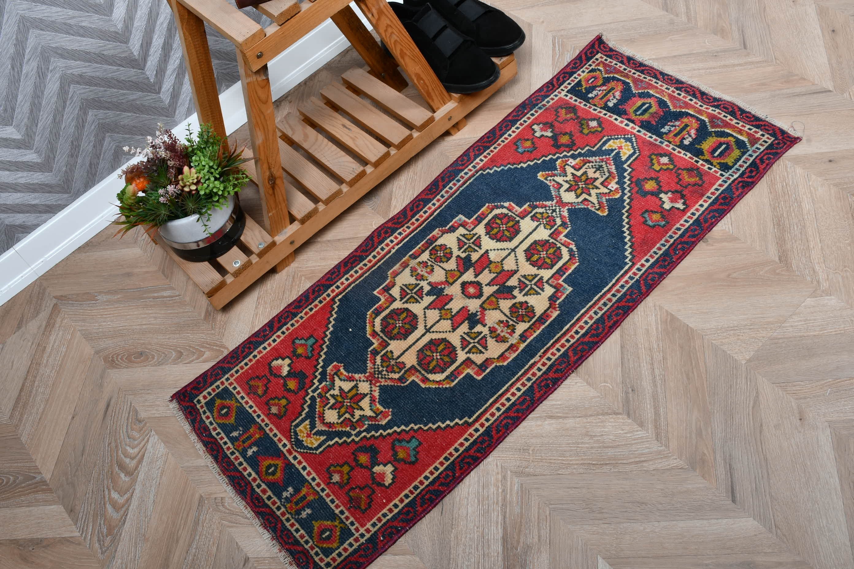 Kırmızı Yün Halı, 1.6x3.7 ft Küçük Halılar, Vintage Halı, Bohem Halı, Çocuk Odası Halısı, Antika Halı, Yatak Odası Halısı, Kapı Paspası Halıları, Türk Halısı