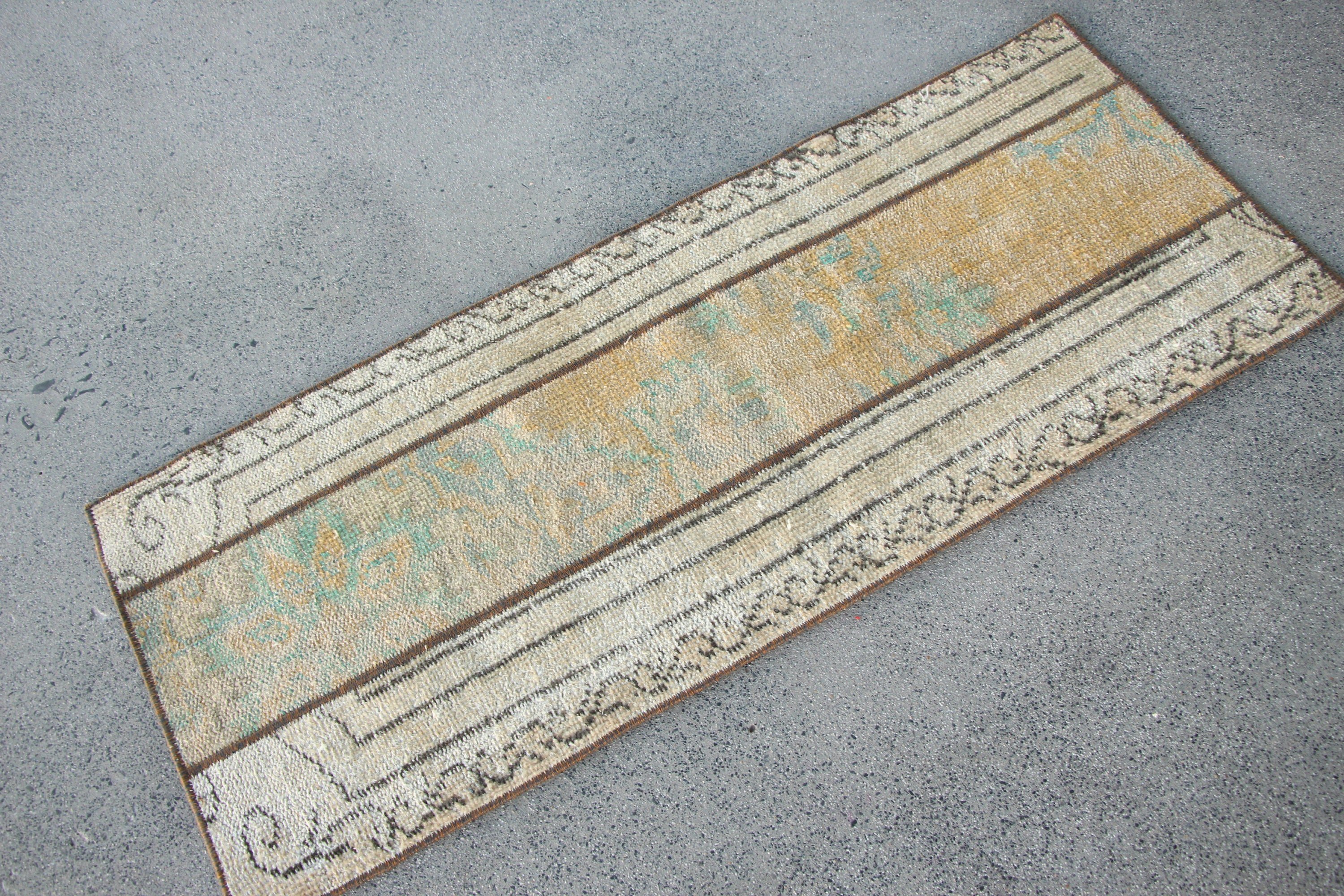 Türk Halıları, Banyo Halıları, Banyo Halısı, 1.7x4.3 ft Küçük Halı, Soluk Halılar, Bej Havalı Halılar, Vintage Halılar, Yatak Odası Halısı, Mutfak Halısı