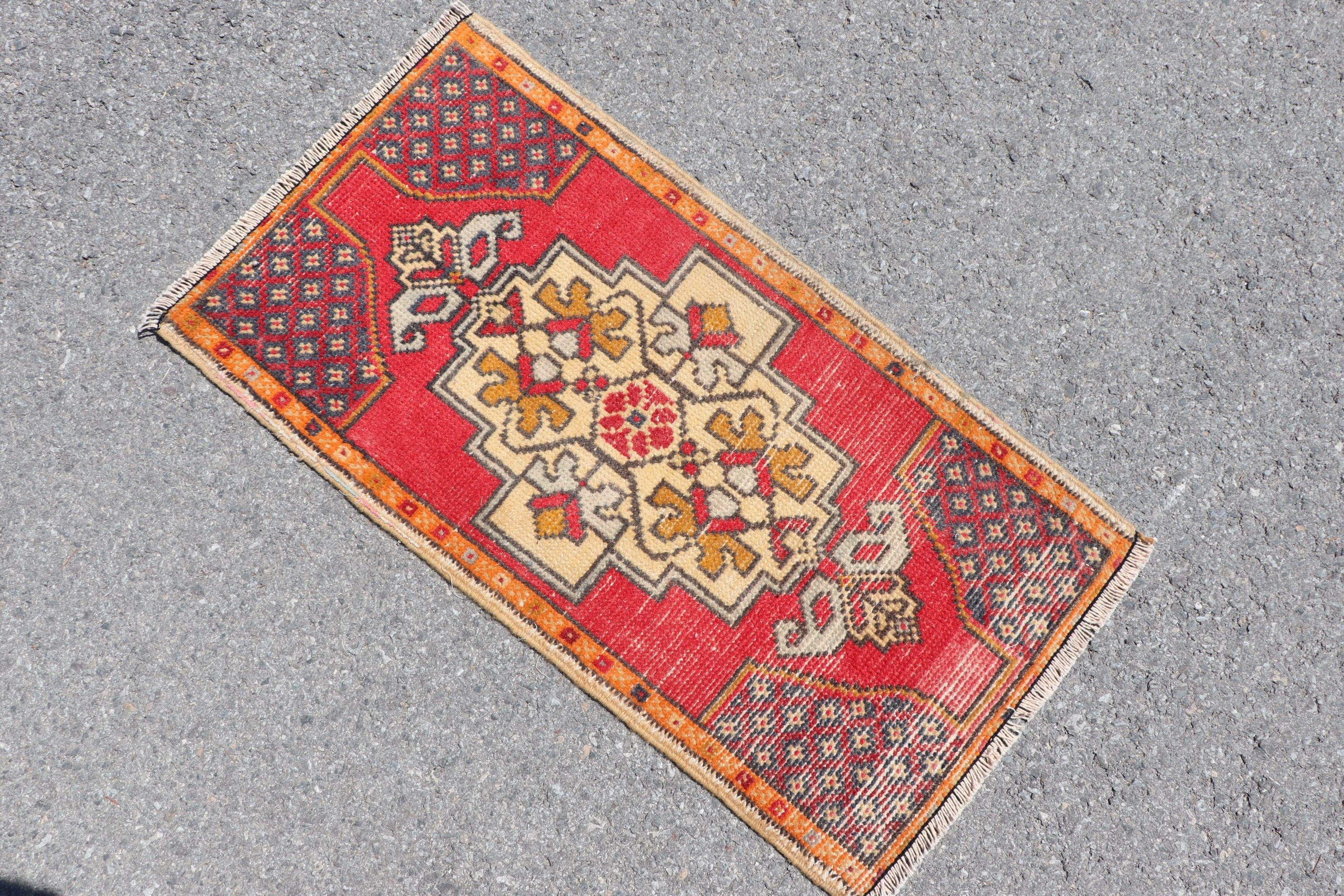 Giriş Halısı, Kırmızı Antika Halı, Çocuk Odası Halıları, Banyo Halısı, Antika Halı, Anadolu Halısı, Türk Halısı, Vintage Halı, 1.5x2.9 ft Küçük Halı