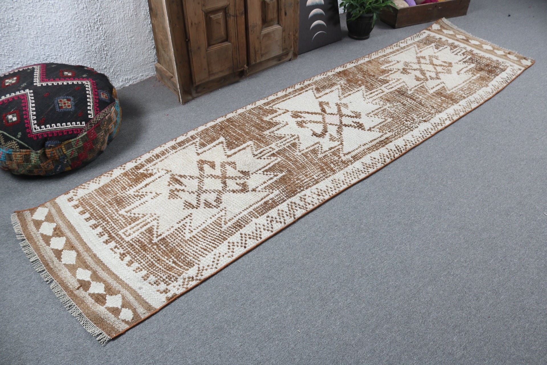 2.6x10.1 ft Runner Halıları, Egzotik Halı, Vintage Halı, Türk Halıları, Vintage Runner Halıları, Kahverengi Oushak Halısı, Mutfak Halıları, Oushak Halısı, Harika Halılar